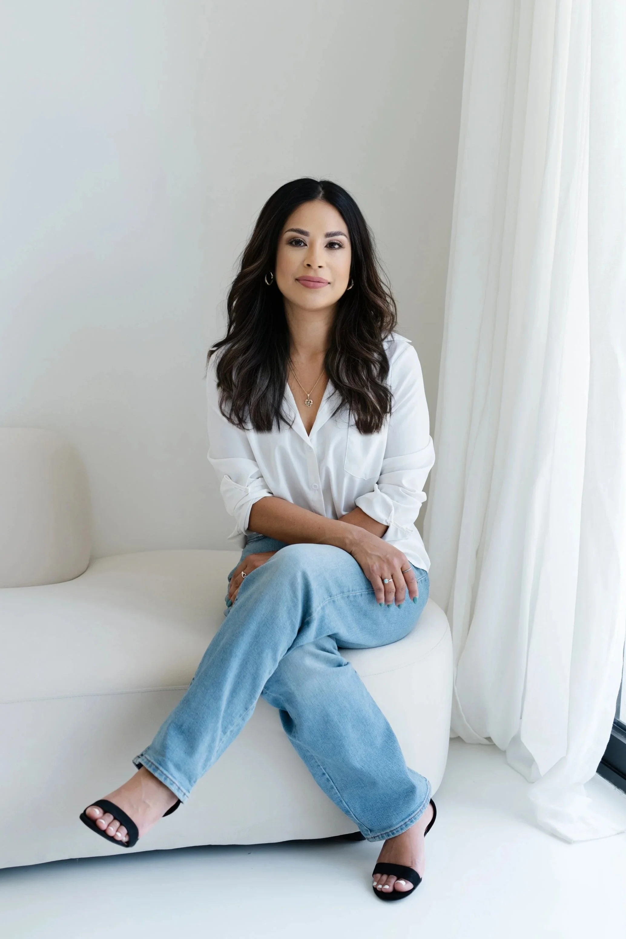 Portrait of a Lesly Diaz-Perez, a Washington State Legal Technician providing family law support through Familias Fuertes.