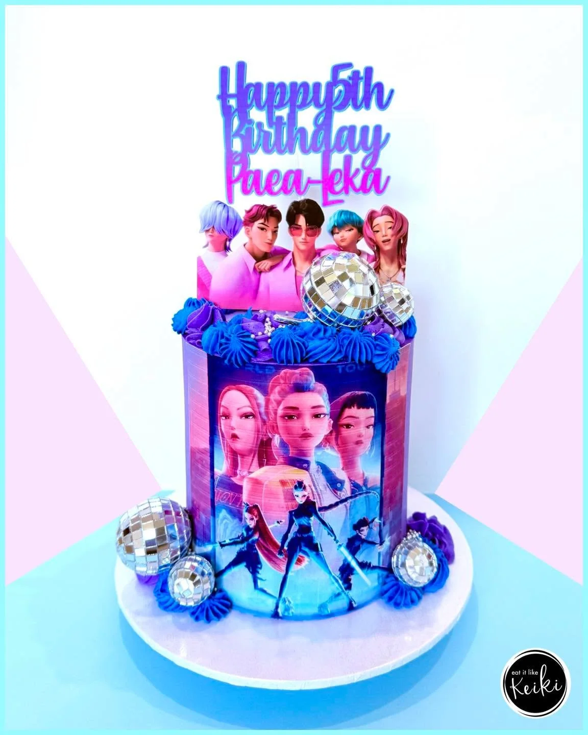 Now this cake is ready for a party 🪩💃
KPop Demon Hunters is the newest craze and we are totally in on it!!