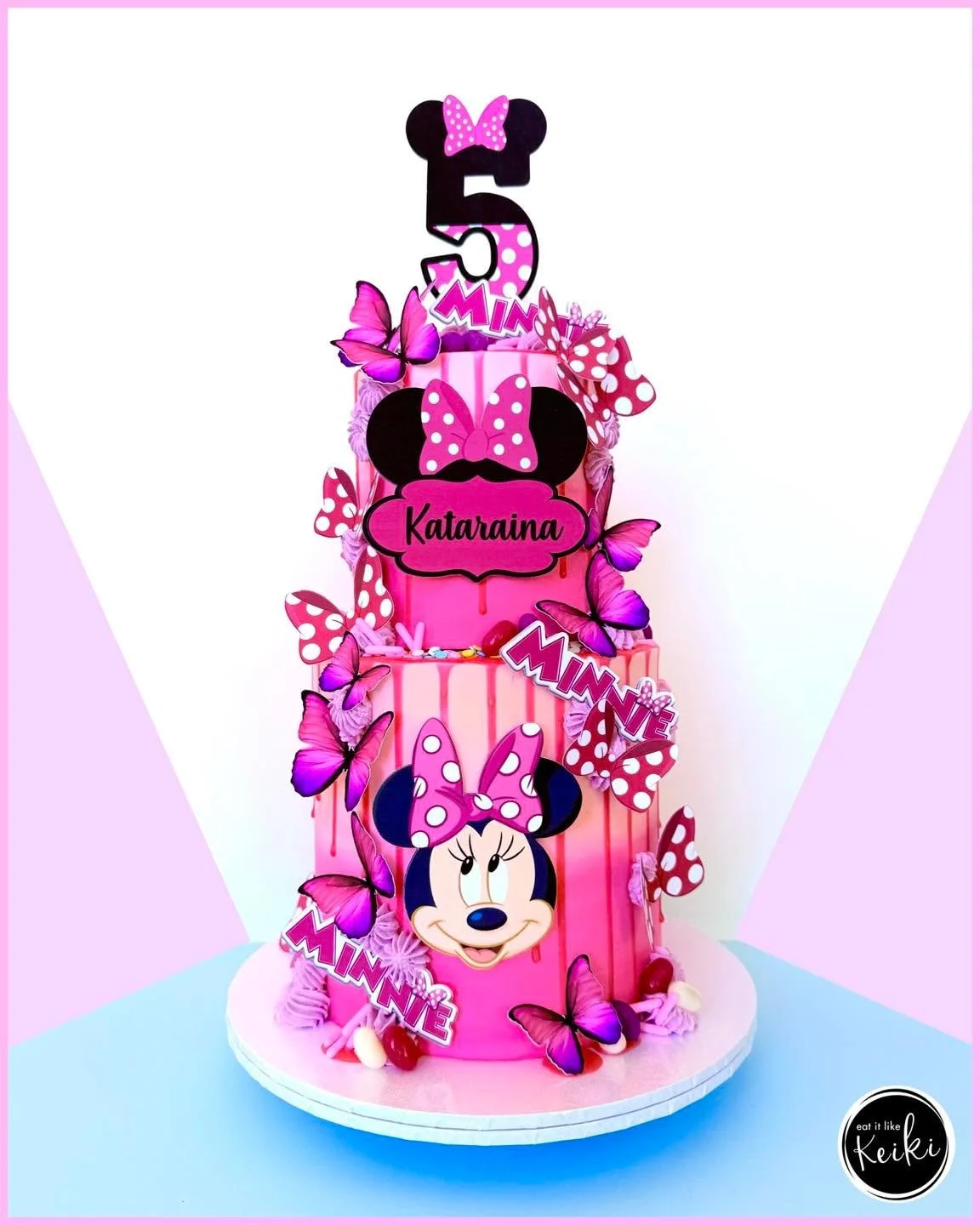 Minnie Mouse 🎀💗
A very special one of a kind cake for a little birthday girl!