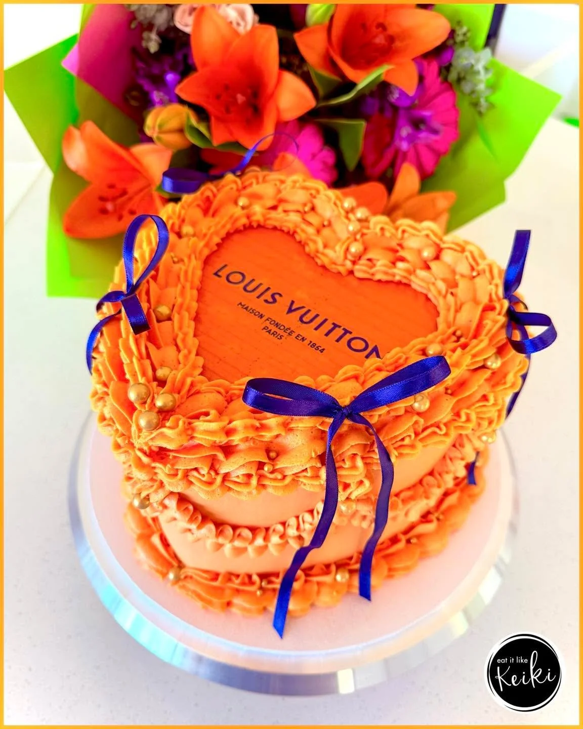 A little Louis Vuitton for the cake feed 😍🧡