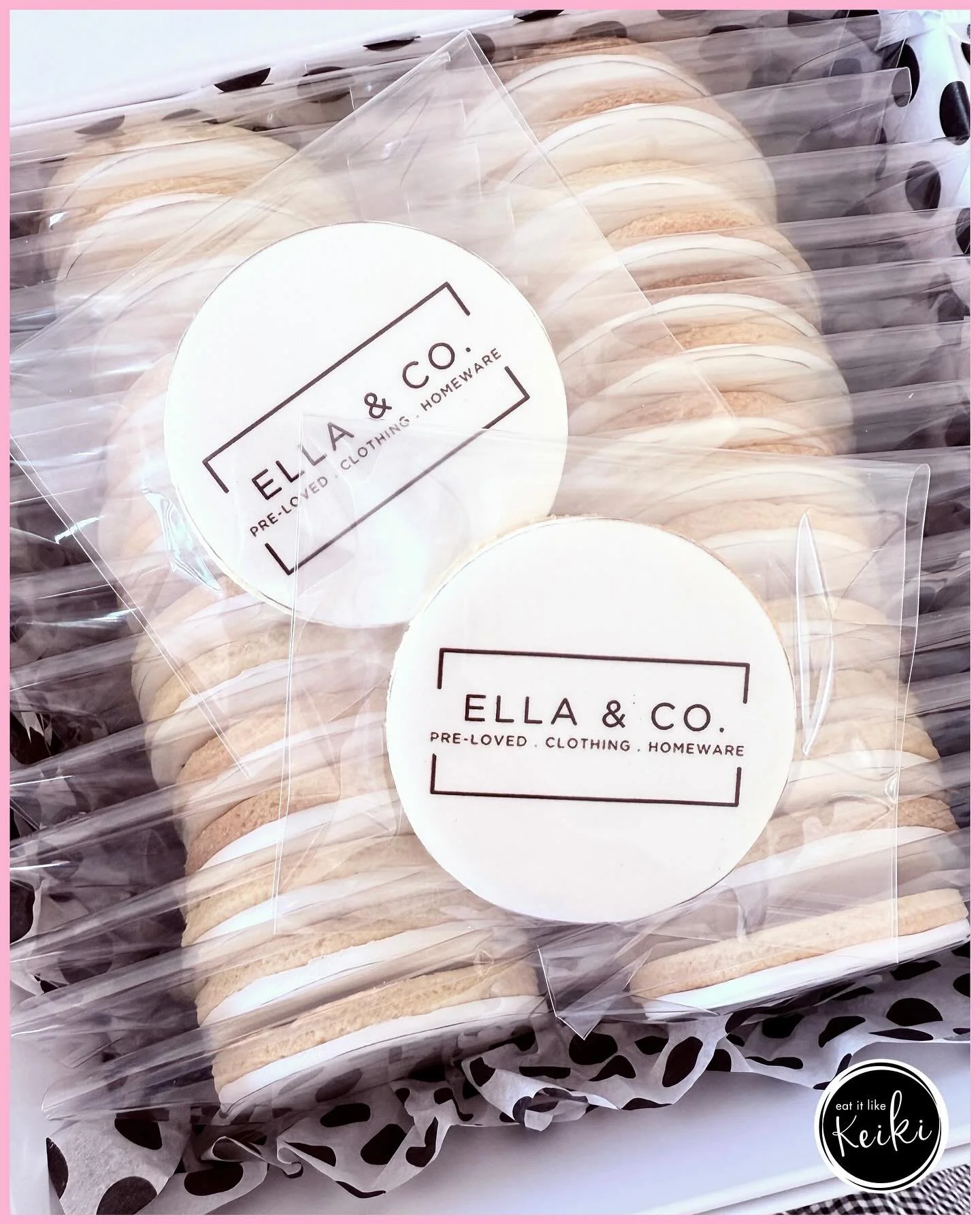 Branded cookies for @ellaandcohome &amp; @ellaandcoboutique opening event last night 🥰
If you love vintage clothes and homeware definitely check out her socials 😍😍