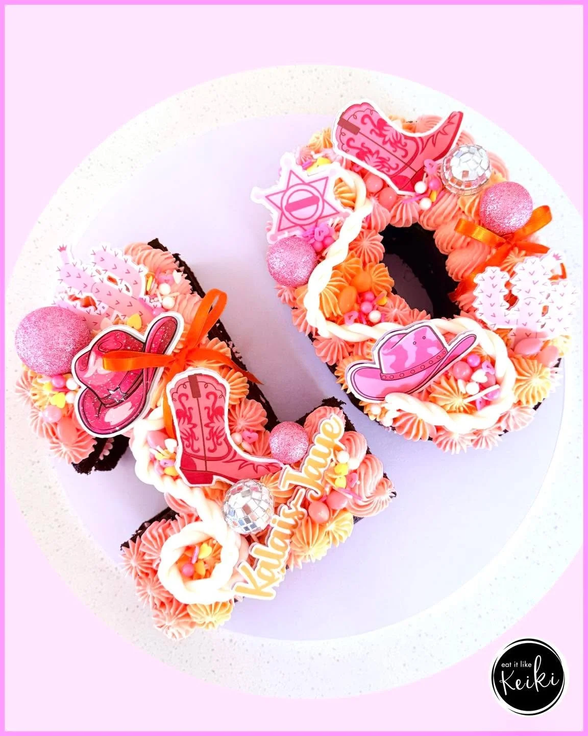 Yeeehaw!! 🤠💗
A little Morgan Wallen tunes and out comes our very own cowboy number cake 😄😄
My favourite cake this week!!