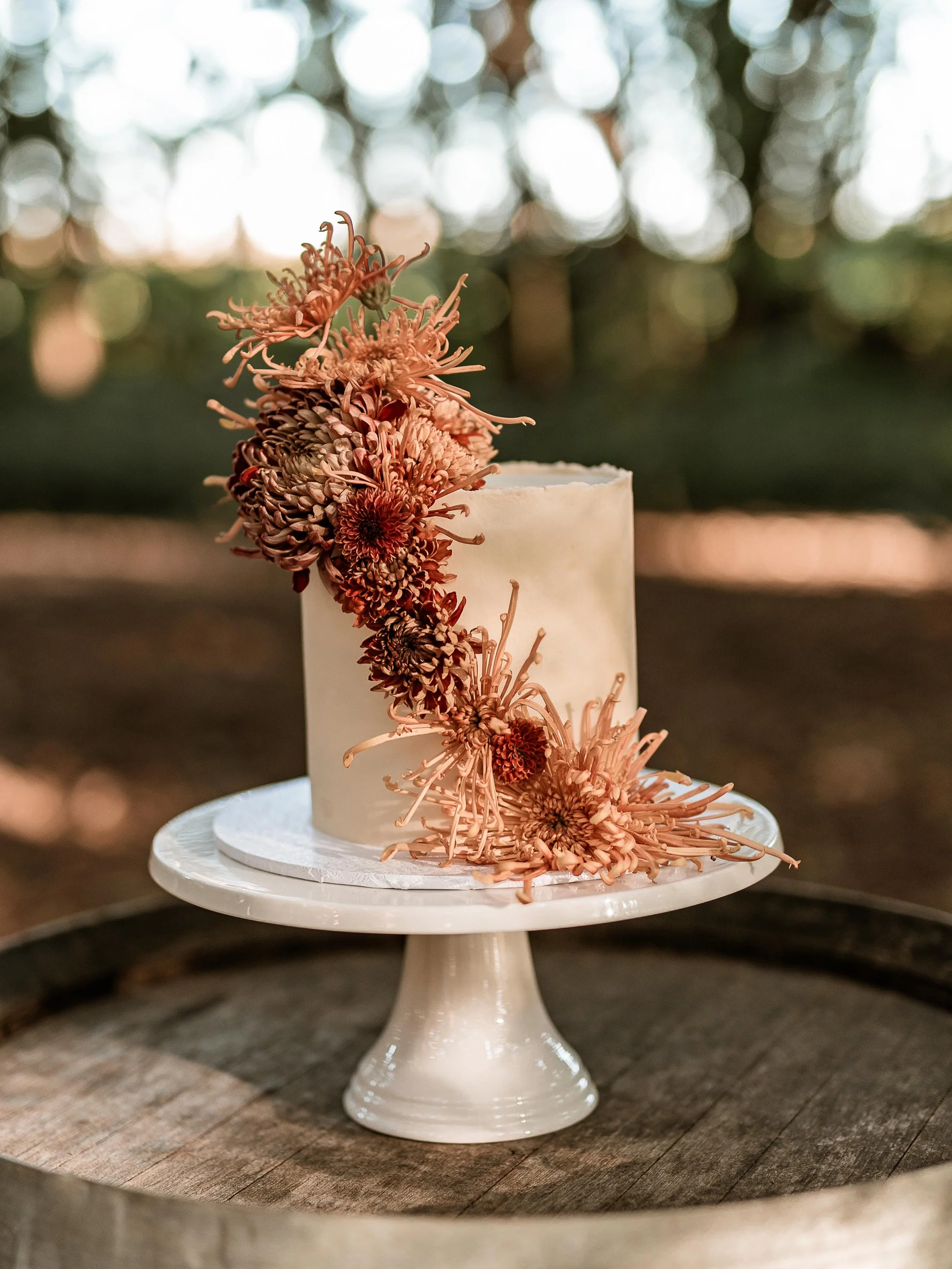 Such a privilege to be a part of this stunning shoot at @meadowood.nz! Doesn&rsquo;t our cake just look so elegant in these photos! What a special day 🥰

A big shout out to all the vendors who made this day possible 💕
Captured by @lisafisherphotogr