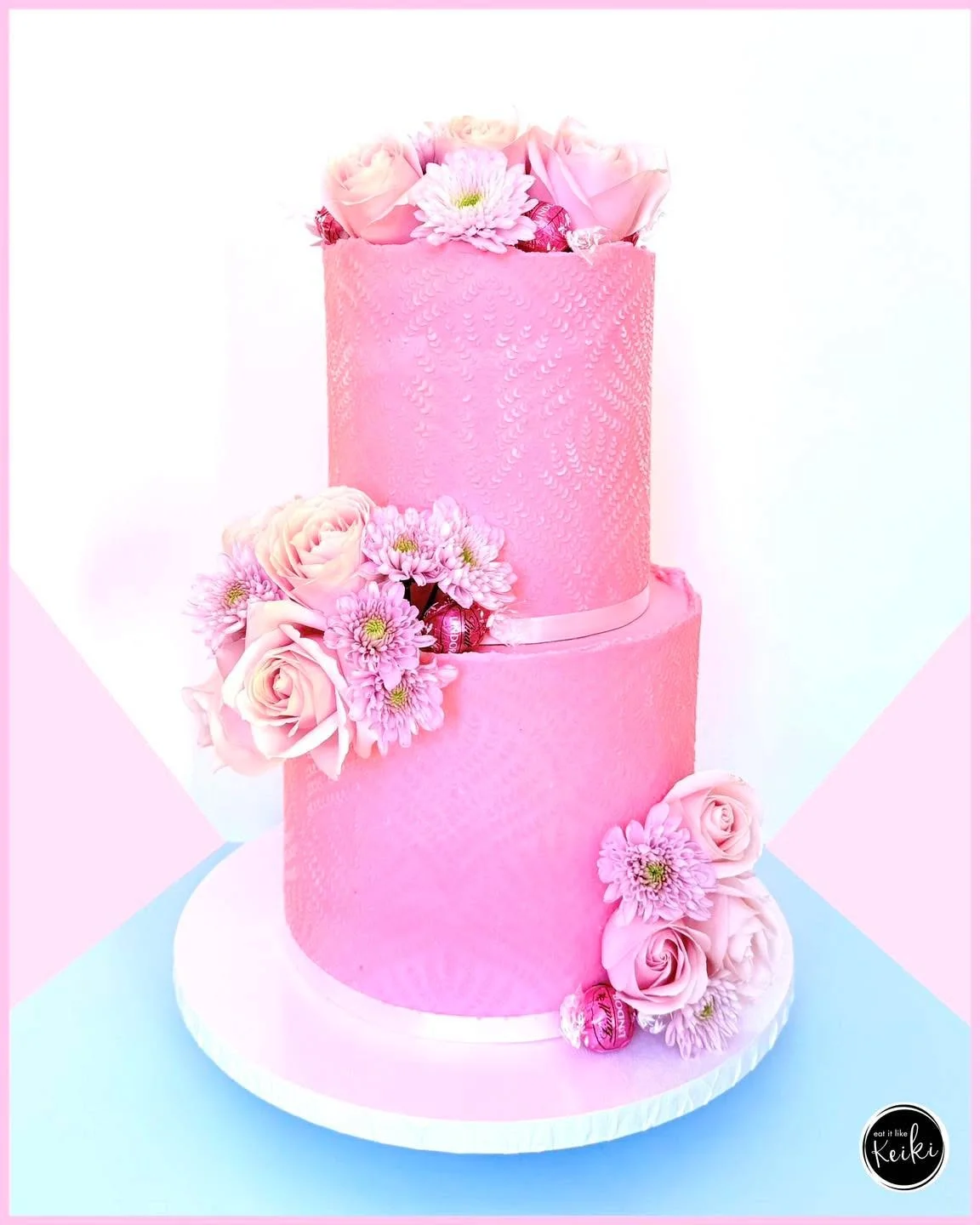 Because everyone loves a pink floral cake 😍💕