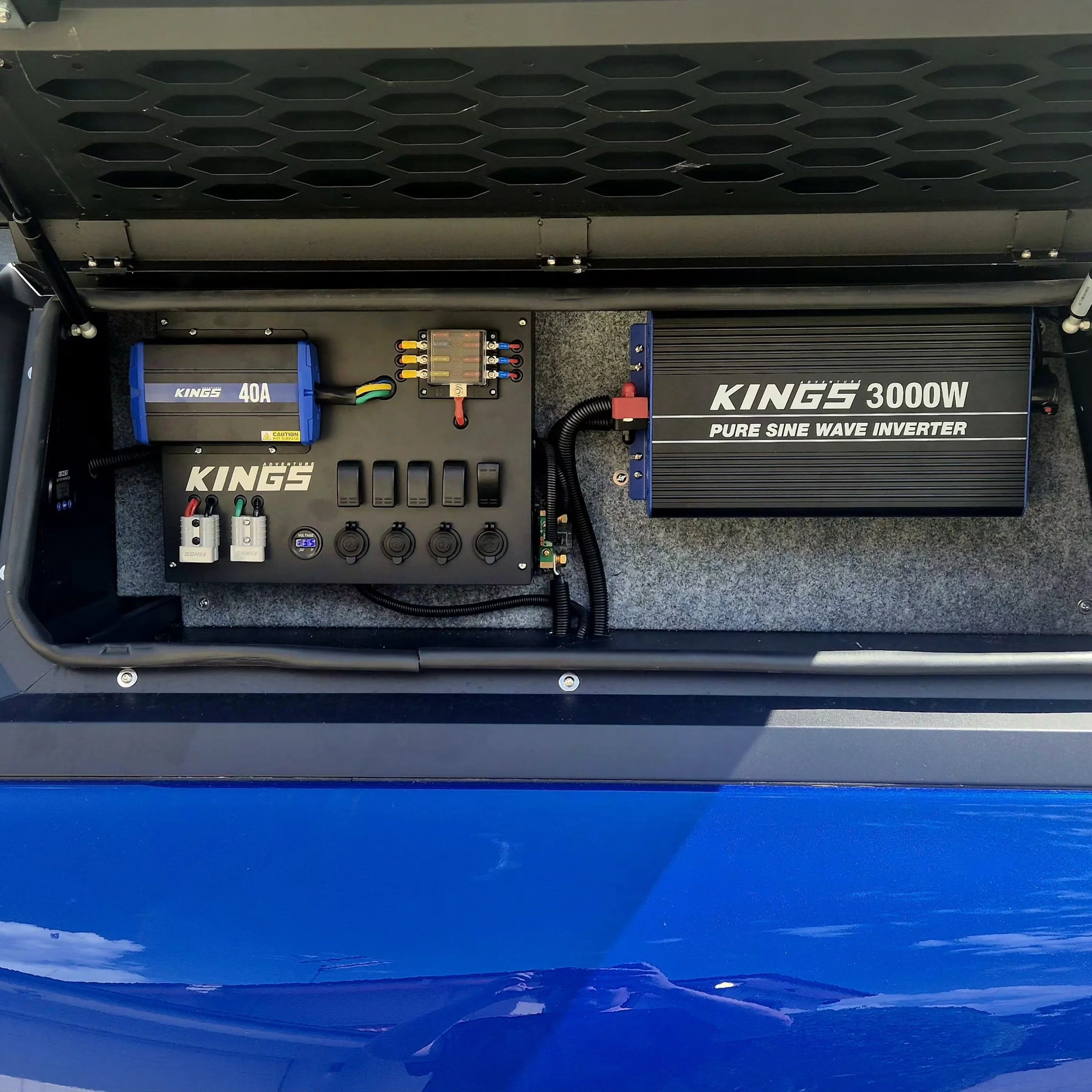 A very happy customer with this Kings 12v Dual Battery System, we installed the main components into the canopy side box. A 200ah battery hidden in the tub being charged through a 40amp dcdc, a control box to power all your 12v devices and a 3000watt