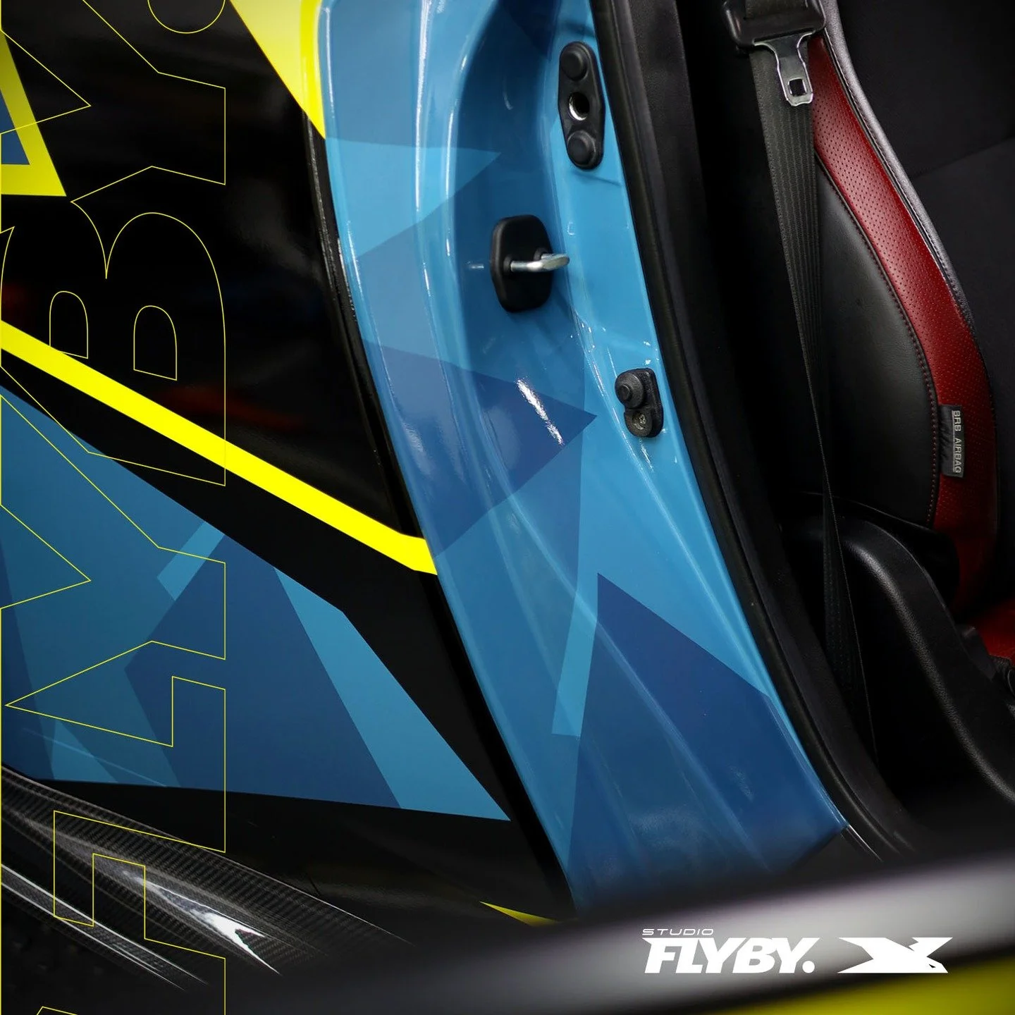 Details matter. 

#studioflyby #r35 #carwrap #doorjams #livery