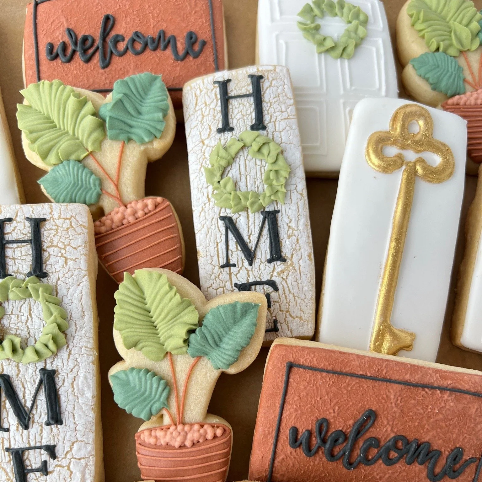 Have you ever thought about custom cookies for a housewarming gift? 🏡 Moving into a new home is sweet, but custom cookies make it even sweeter!

Here is a little inspiration from a set Sami whipped up! 🗝️

#cookiescakesandbakes #housewarmingcookies
