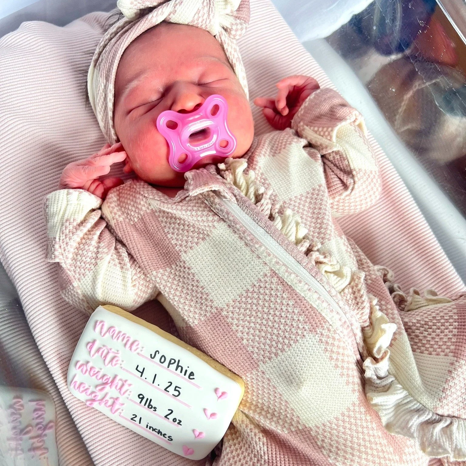 A Sweet Way to Say Hello! 🍼
Happy National Name Yourself Day! Is there any cuter way to introduce a new arrival than with their birth stats on a cookie? 🍪👶 Now, we know newborns don&rsquo;t exactly get to pick their own names (though we&rsquo;re s