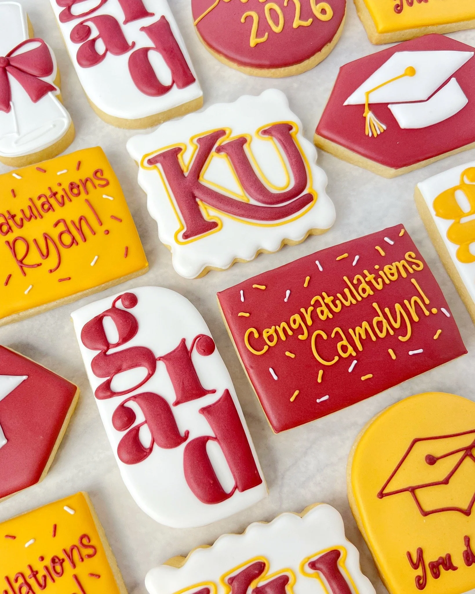 Congratulations to all the 2026 graduates! We are so excited for you!

#cookiescakesbakes #gradcookies #cookieart