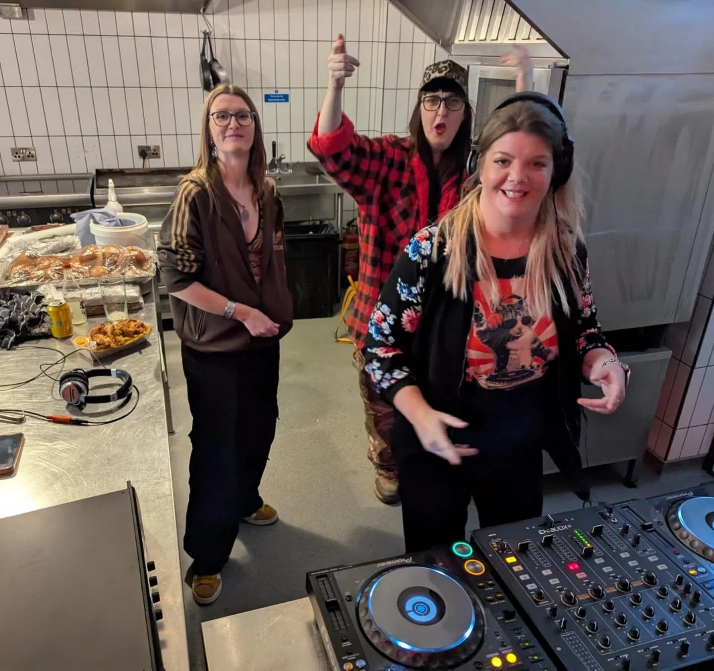 We had THE BEST time in Cheltenham for the Lansdown Block Party organised by @byrdout thank you so much to @ritualroasters for letting us take over their kitchen for some serious mixing mayhem for 3 hours!!! Congratulations to all the Big Sis DJs - g