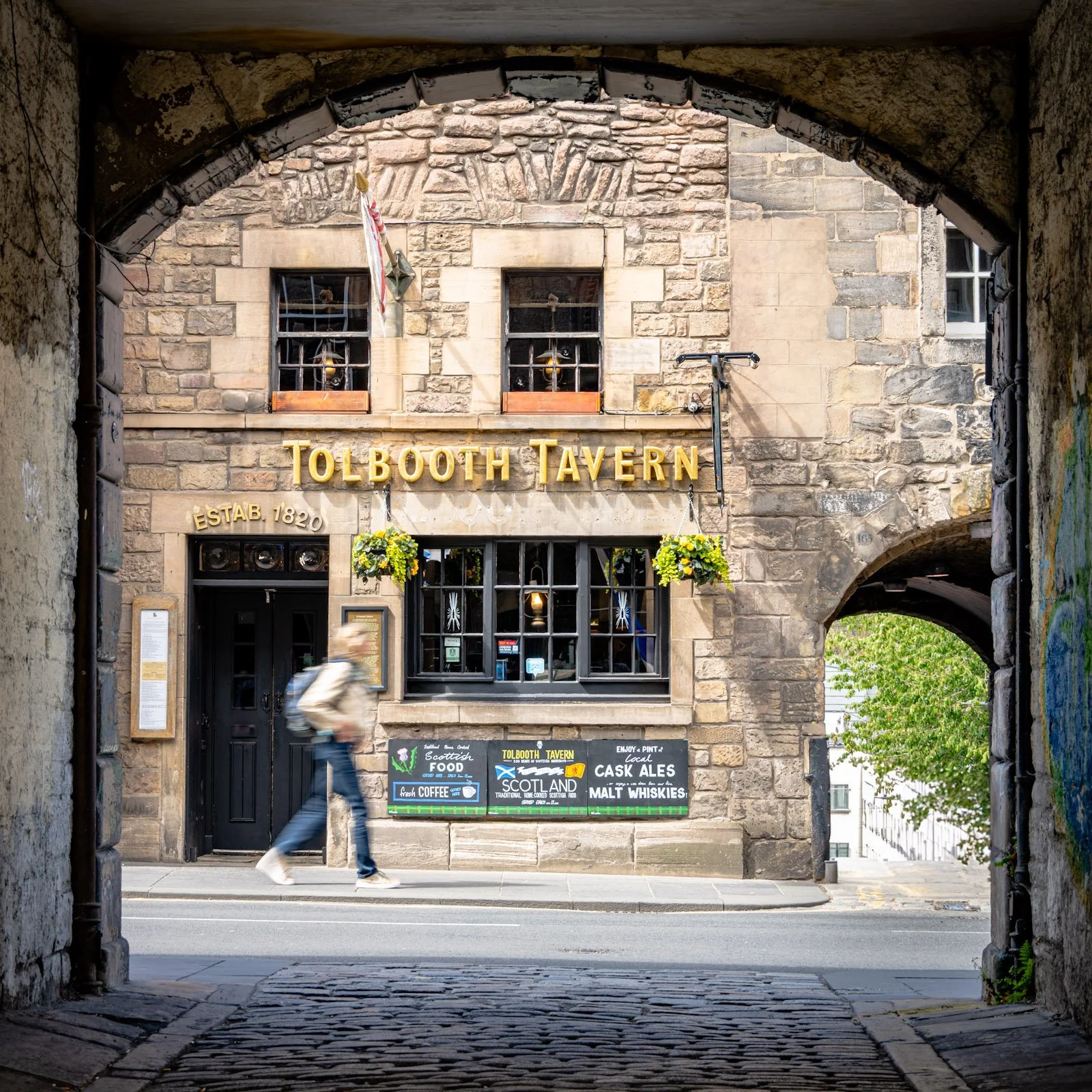 Tollbooth Tavern Royal Mile Edinburgh by Tim Tate.jpg