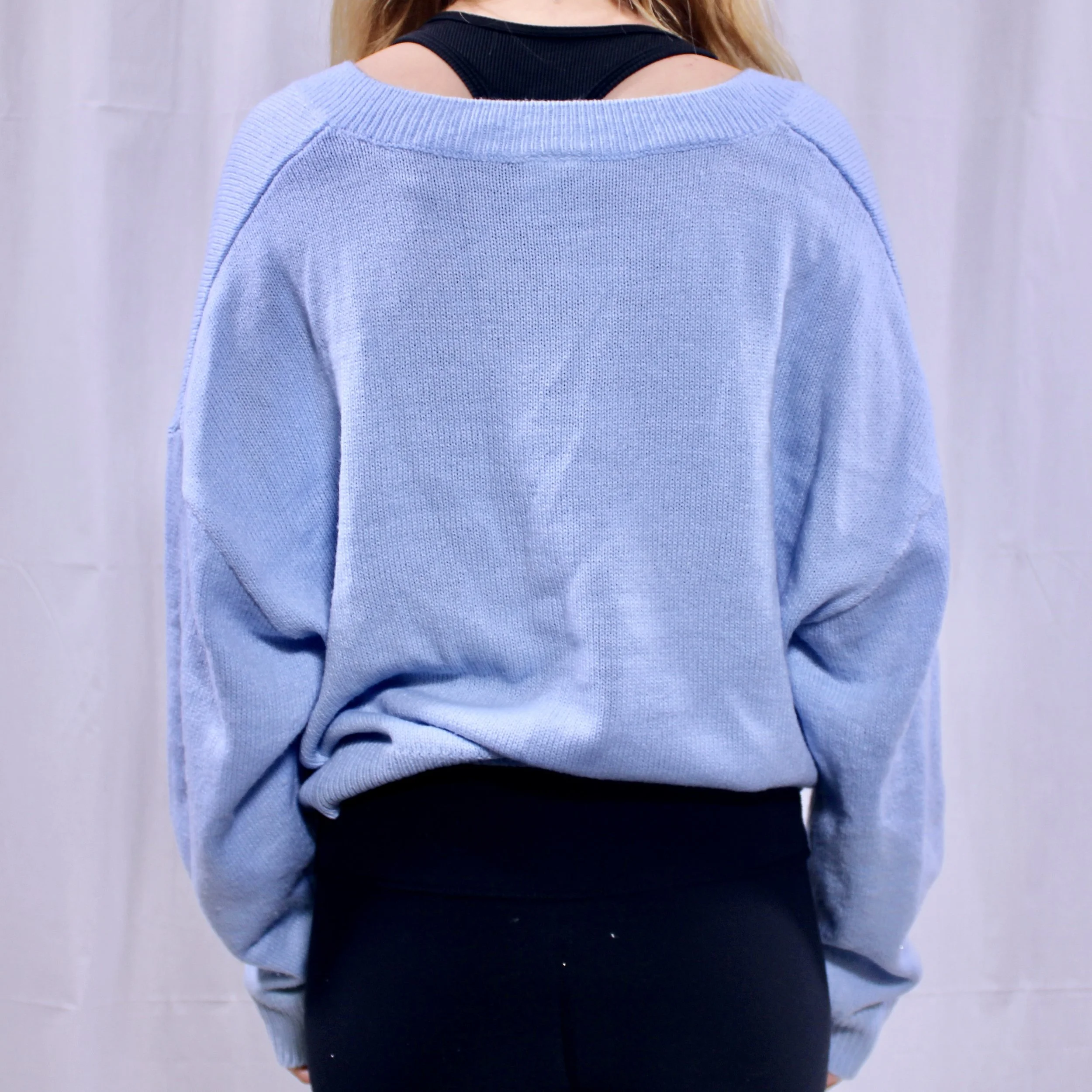 H&m light blue v-neck cropped sweater (1).jpeg