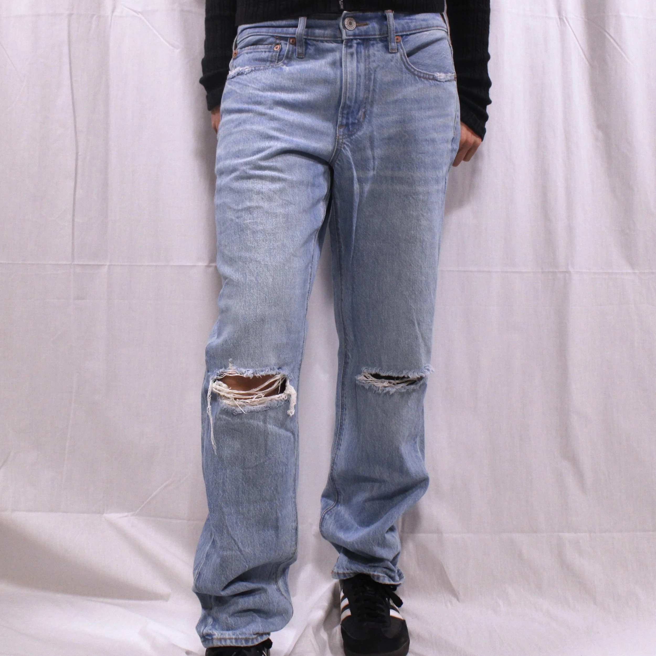 American Eagle 90s straight ripped jeans front.jpeg