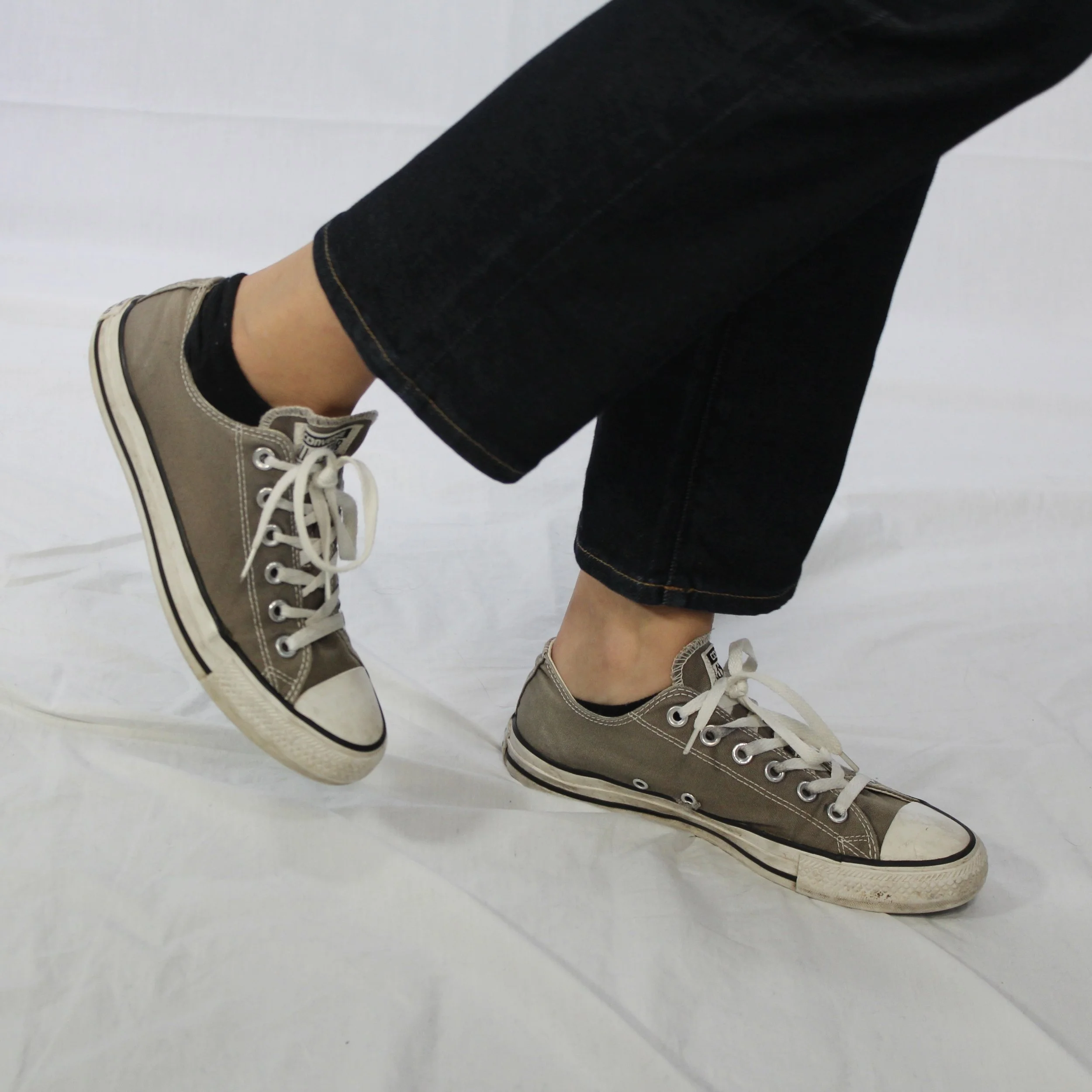 Grey low rise converse sneakers.jpeg