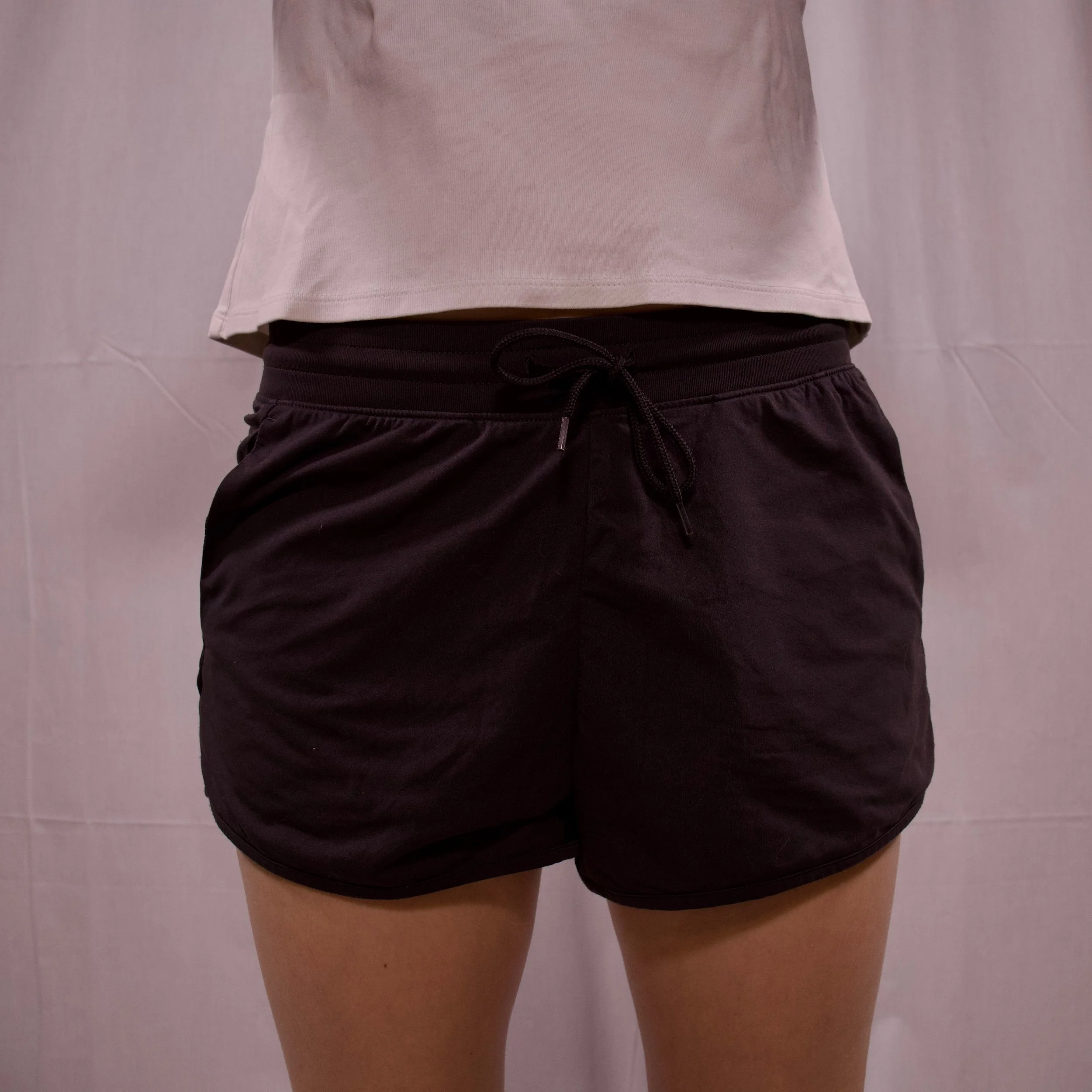 uniqlo black athletic shorts with drawstring waist (2).jpeg
