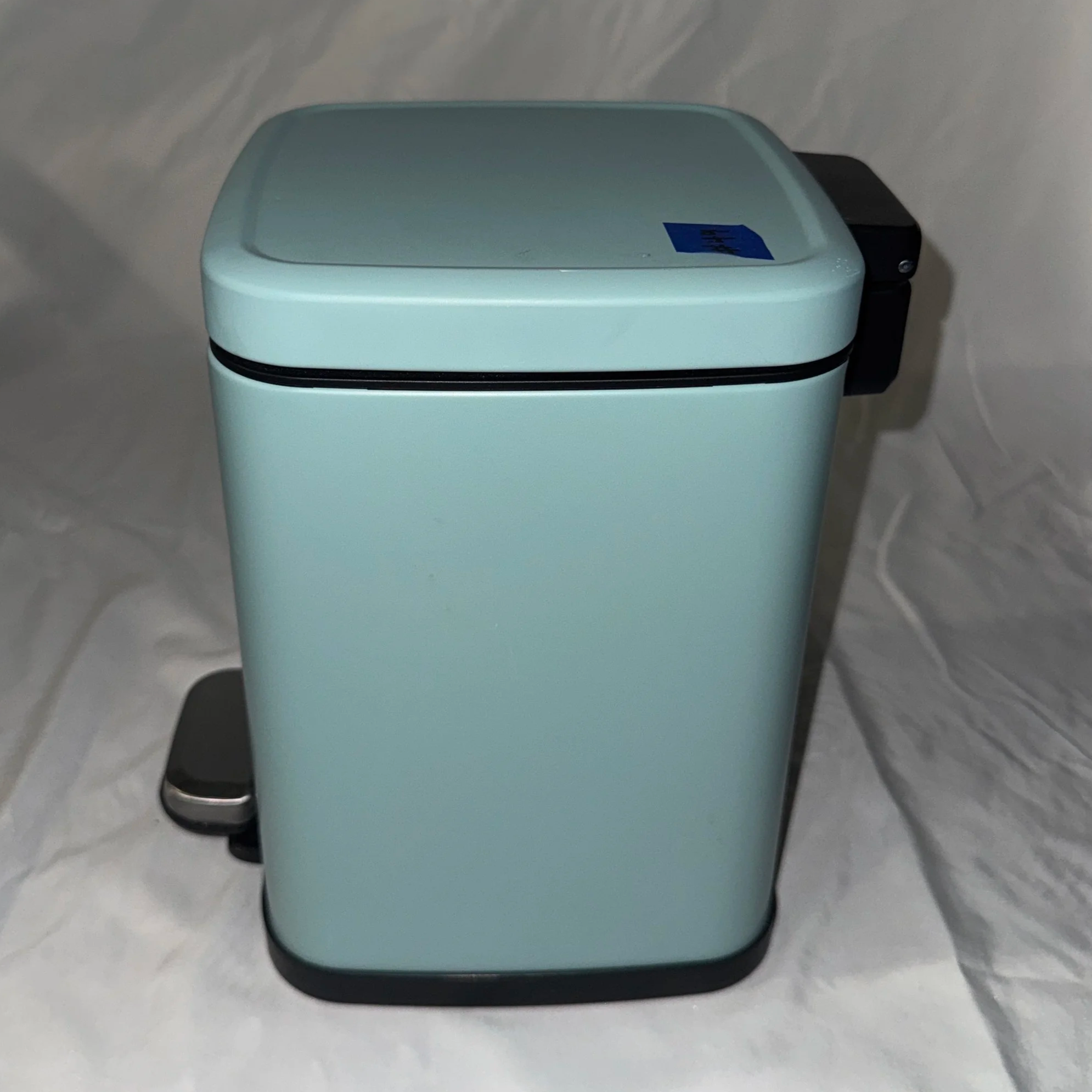 Blue mini trash can