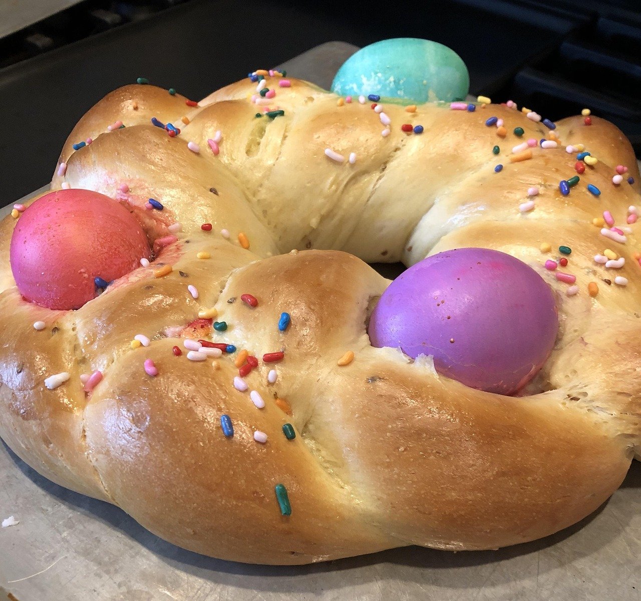 smiley671-italian-easter-bread-4658085_1280.jpg