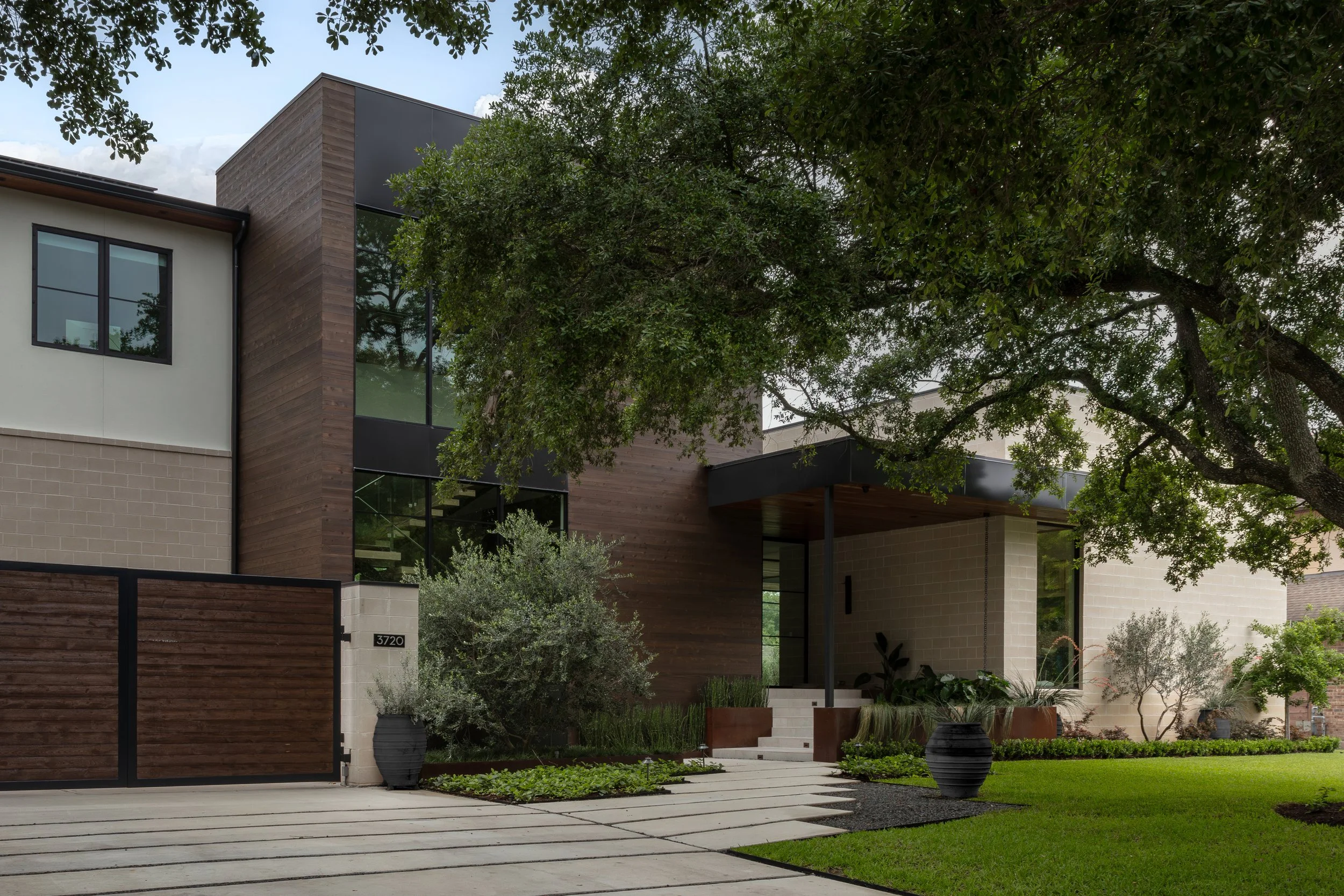 MArchitecture-Bluebonnet-02-blackpots 2.jpg