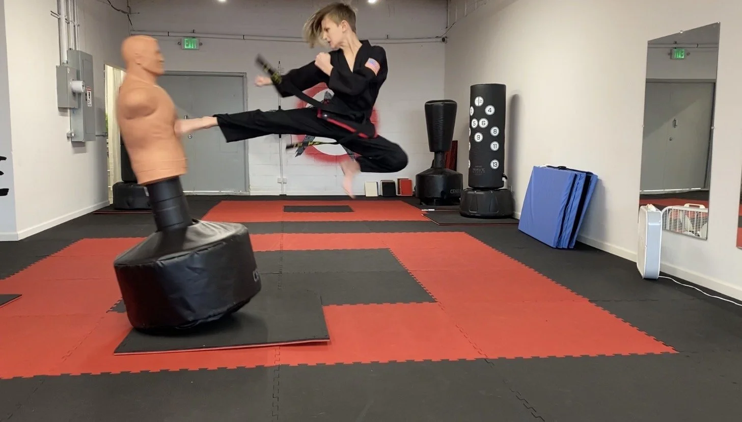 Oli_Kick.jpg