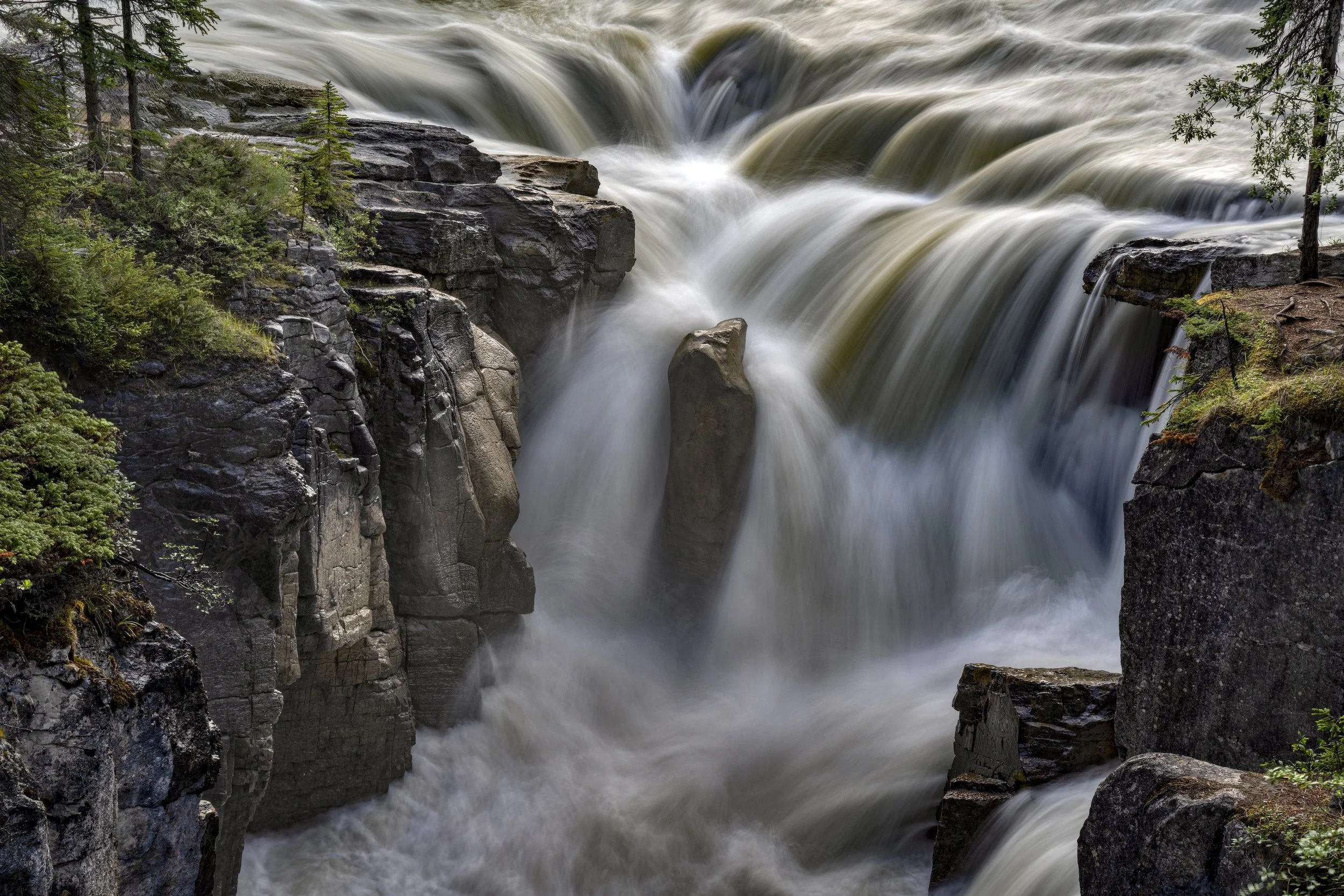 Sunwapta Falls — The river’s untamed song