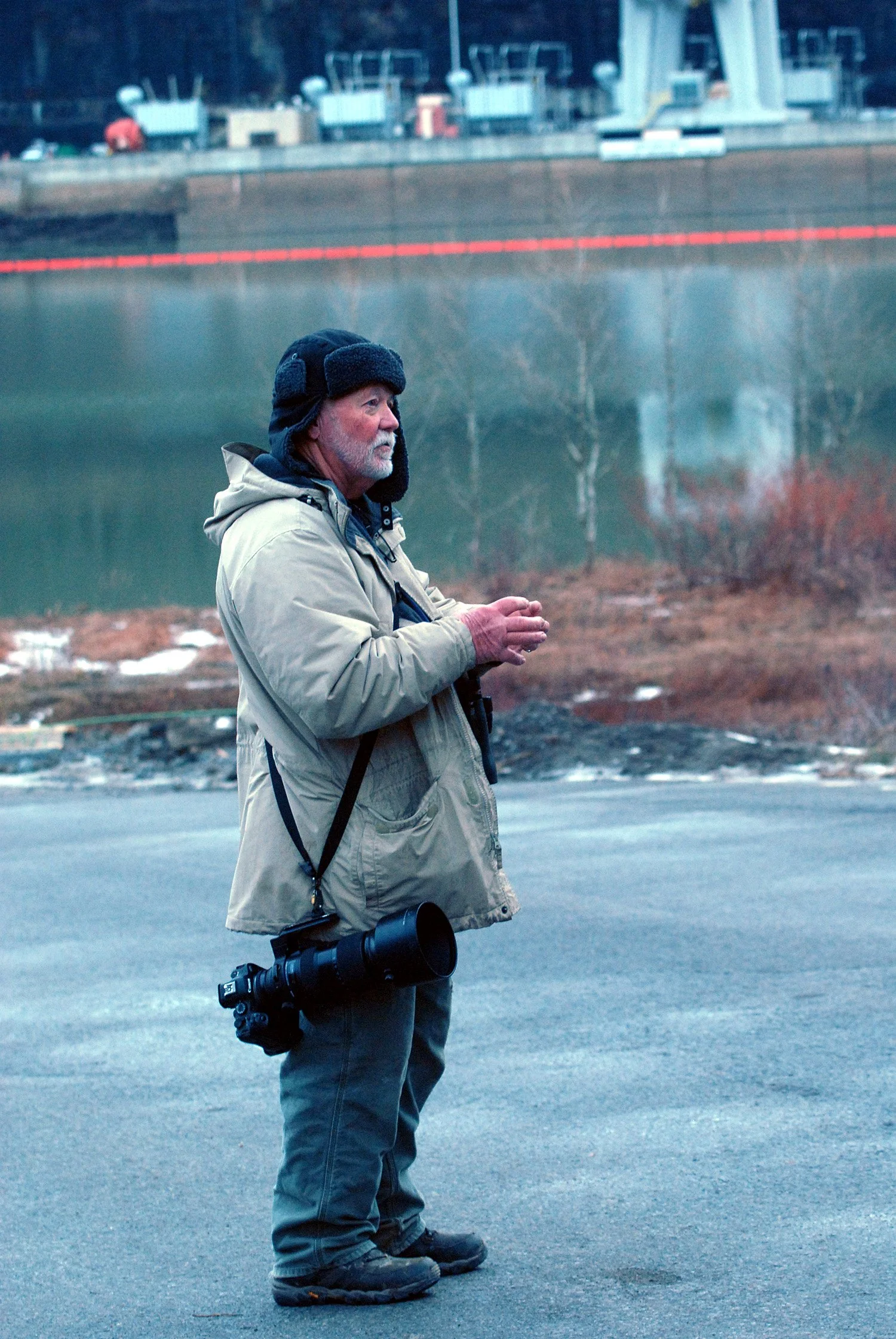 SEEC. eagles Bill hands.jpg