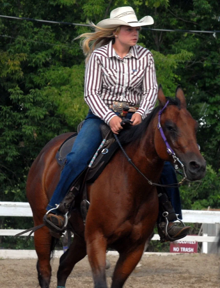 Faur 1. blonde ride horse.jpg