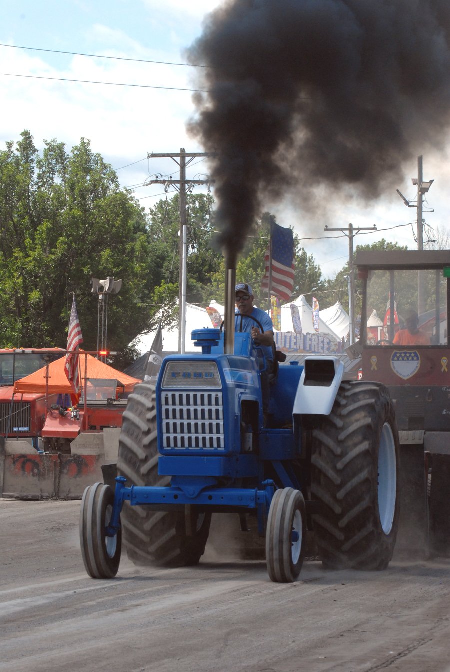 Fair 3. tractor pull.jpg