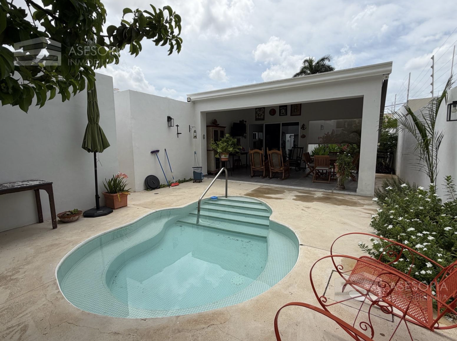 Patio y pequen╠âa piscina.png