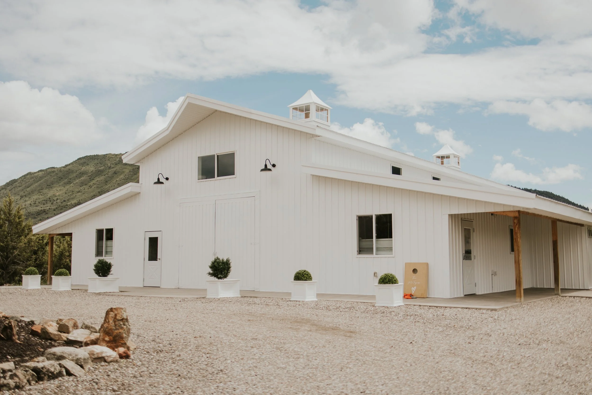 Month-of Coordinator vs. Full Wedding Planner in Colorado: What’s the Difference?