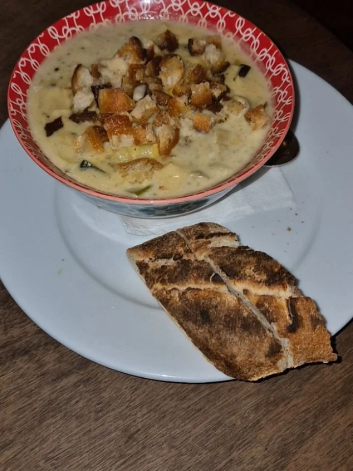 😍Foodie nights at The Red Lion - Book your table with us or walkin, we are open Wednesday - Sunday!📞📲 our website is VERY NEARLY complete guys!!🎉