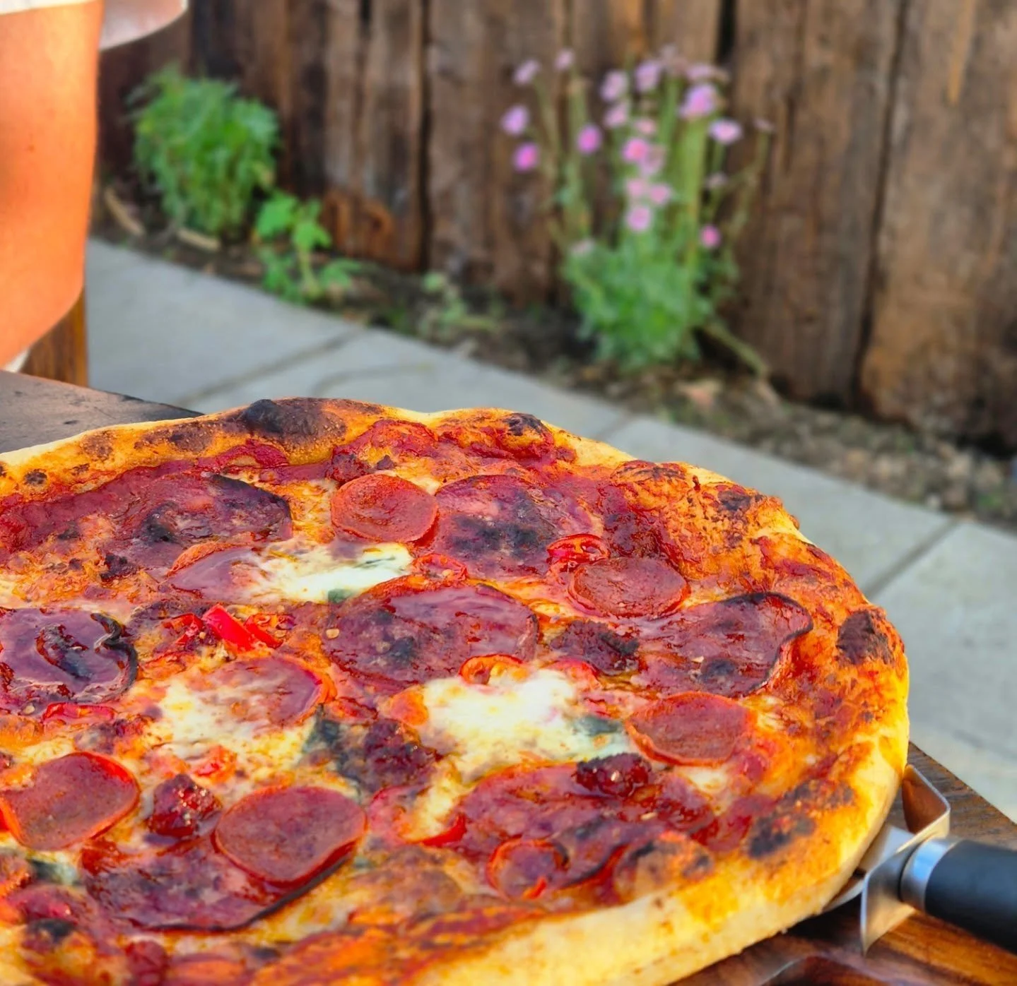 Guys!!!🤪 It's wednesday - you know what that mean's- 
Pizza &amp; Pint night AND chicken kebab included all for &pound;15!🍕🍺 don't walk ... RUN 🏃&zwj;♂️

Dont miss out!