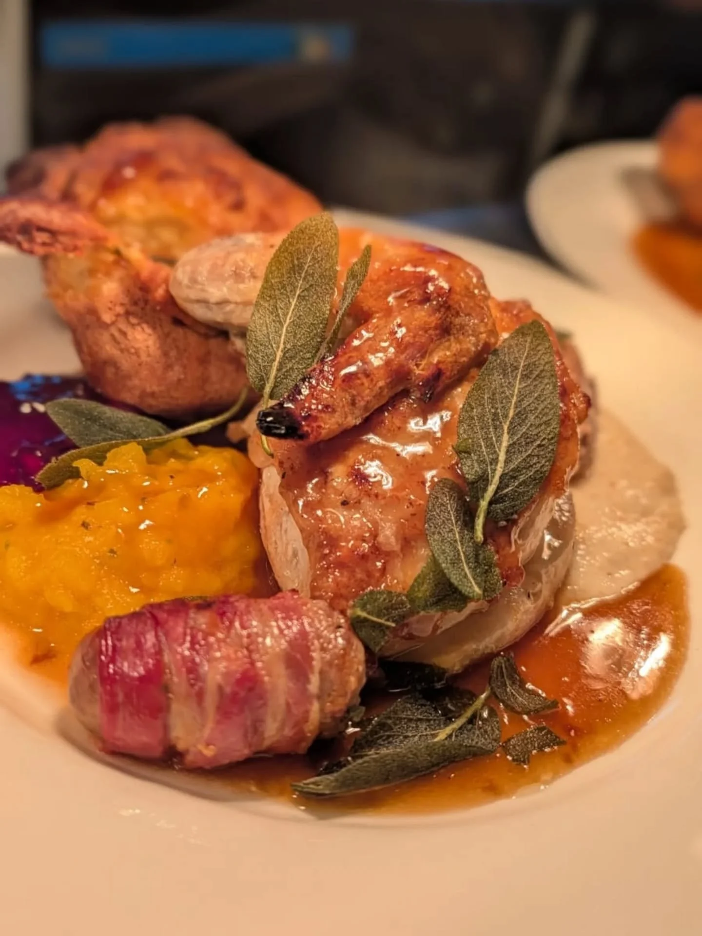 Chicken roast - available every sunday! 
We hope you all enjoyed yesterday😊🍗 

Closed today &amp; tomorrow- see you Wednesday for pizza and pint night!🍕🍺