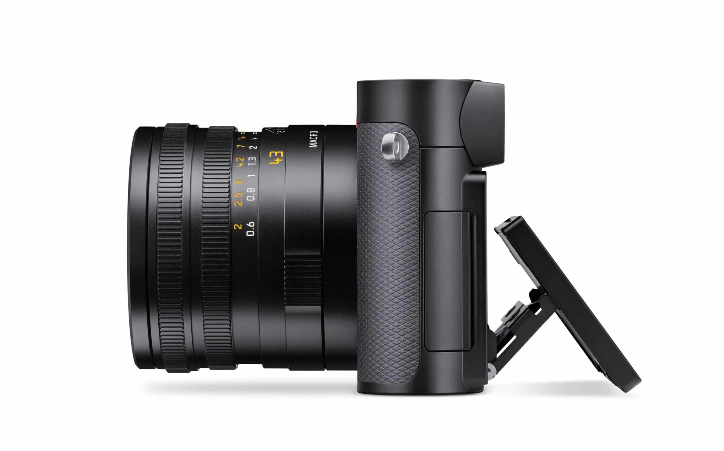 19084_Leica_Q3_43_left_monitor_open_HiRes-scaled.jpg