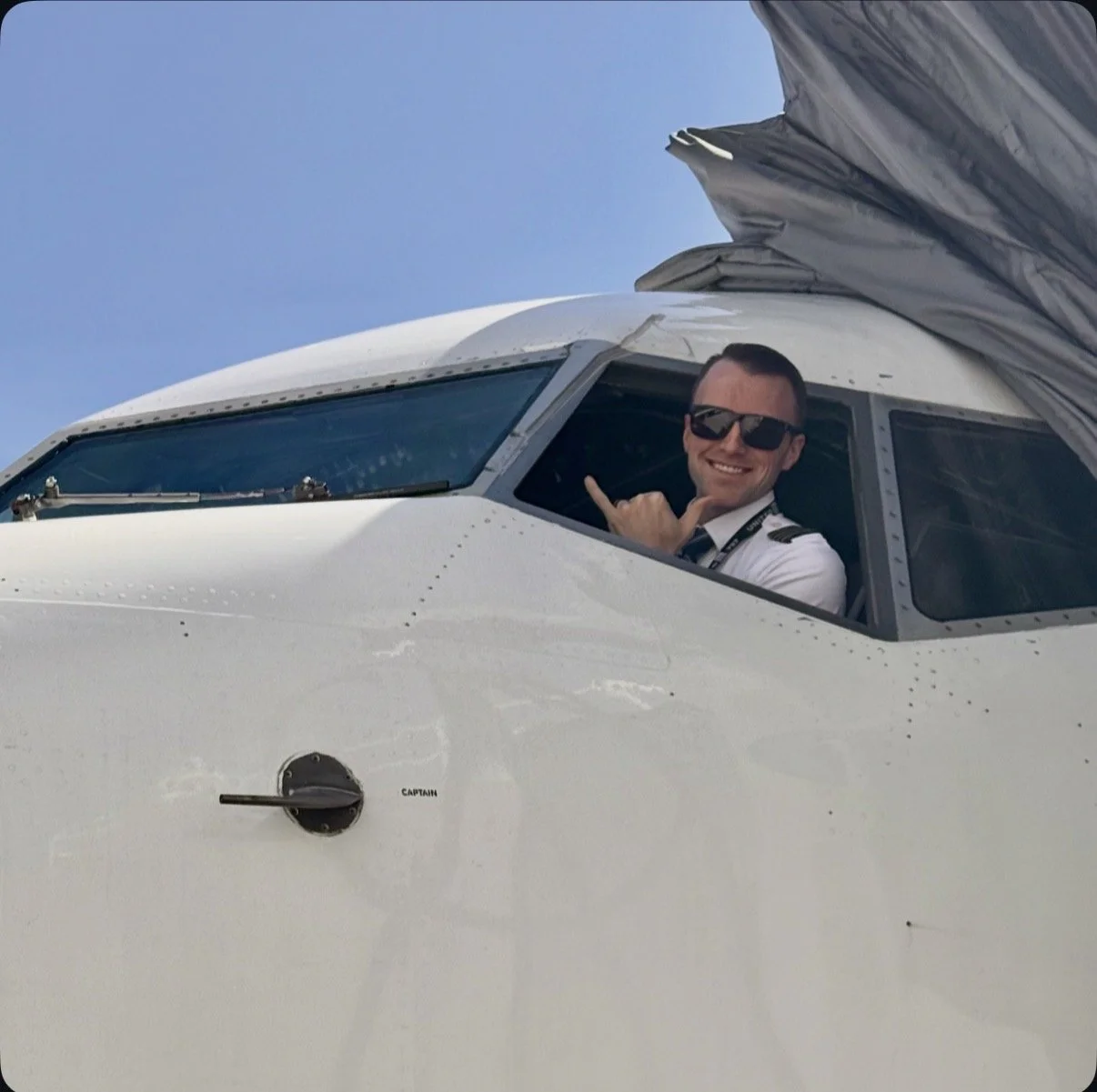 Captain of the 737 for United Airlines flying to the US, Alaska, Carribean, central and south america and A current pilot interviewer and recruiter.