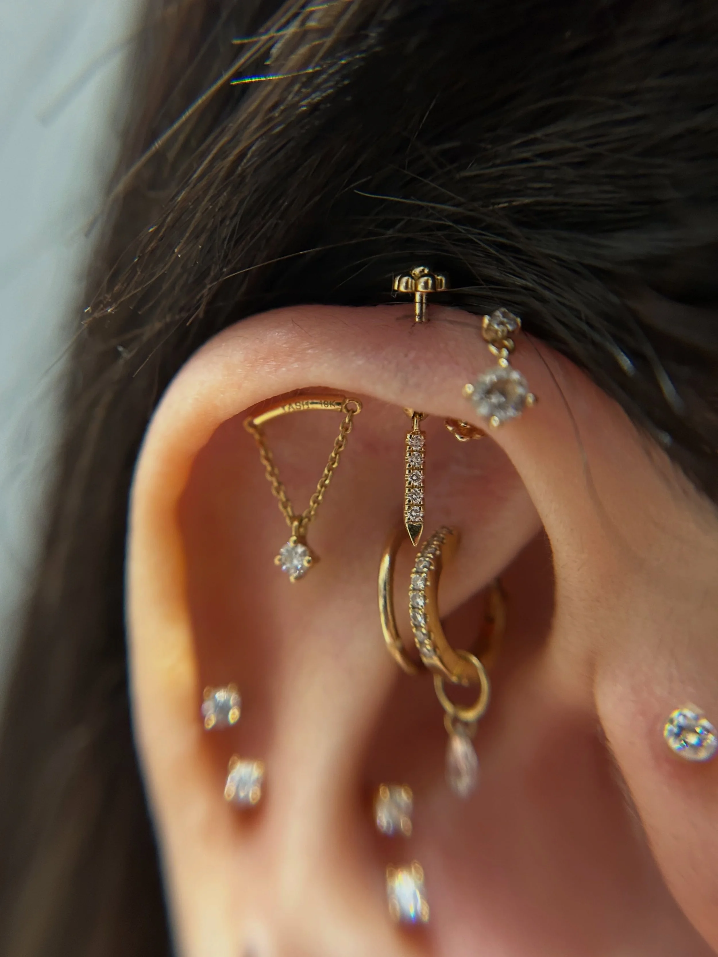 A fine line of diamonds for two friends. Matching energy, placing the bar high together ✨

Thank you girls for letting me be part of your story, and most importantly&hellip; for being unapologetically you 💗

💎 @mariatash Diamond Eternity Bar - 7 an