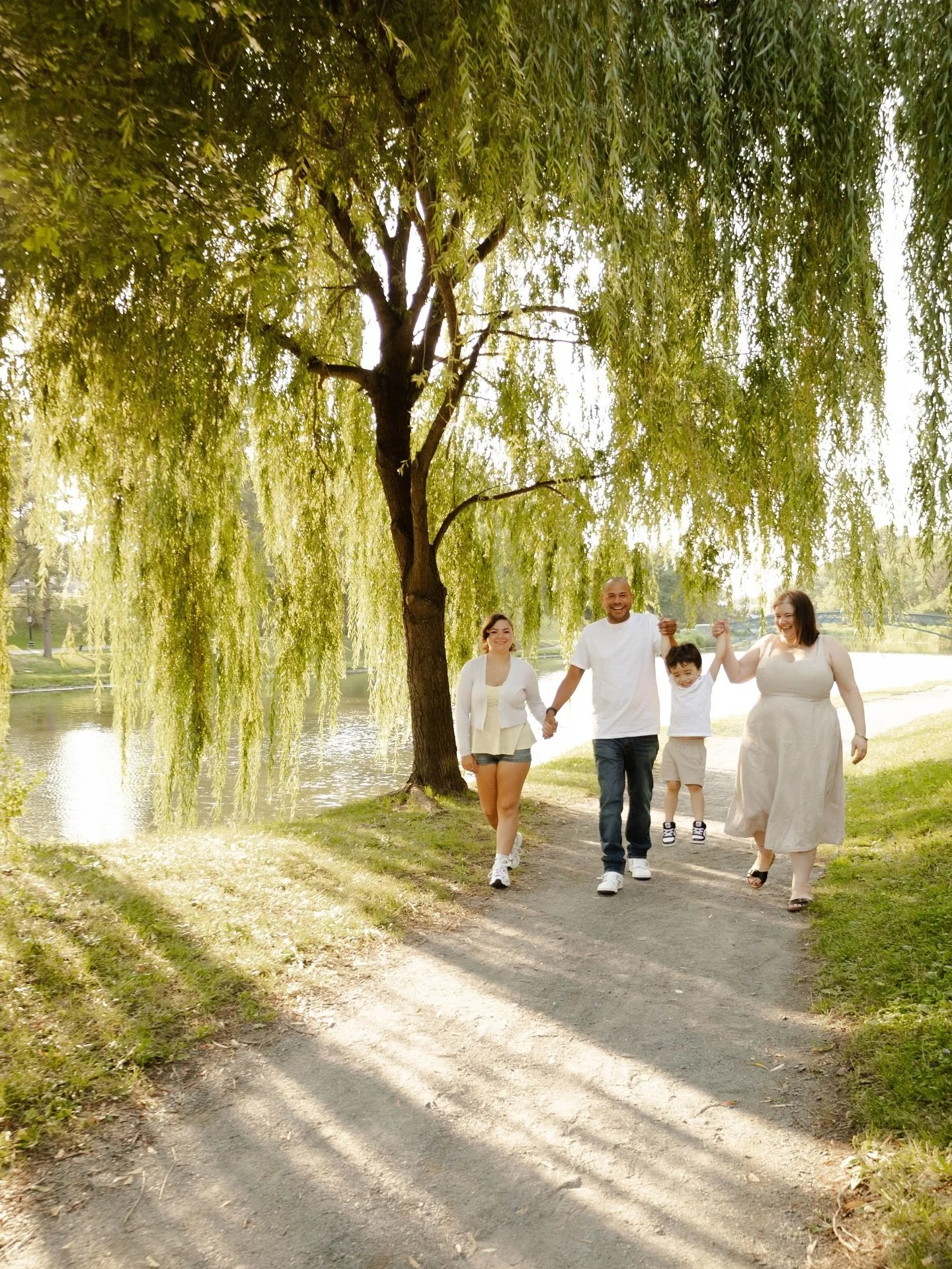 ✨This is what it&rsquo;s all about.✨ Capturing your family just as you are.
We played a little tag, discovered fossils, shared some giggles&mdash;and yes, there was a snack break (because, of course).
Your session isn&rsquo;t about posing perfectly. 