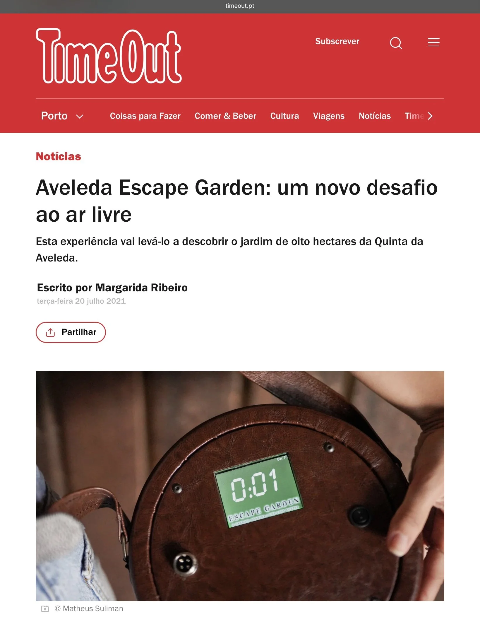 Fotografia de Matheus Suliman aplicada na imprensa. Imagem de um dispositivo do Escape Garden mostrando o tempo 0:01, em uma página de notícia do site Time Out.
