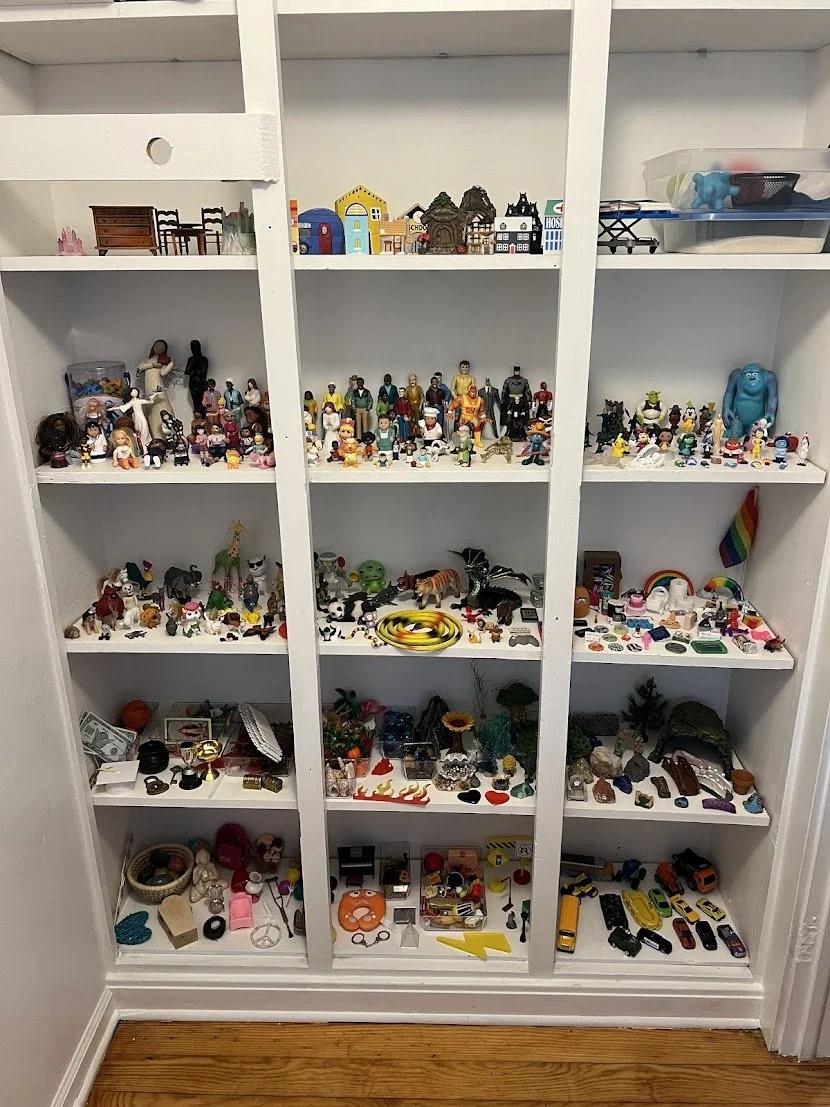 Sand Tray Therapy for Self-Discovery: Jungian Sandplay and Healing Through Creative Expression