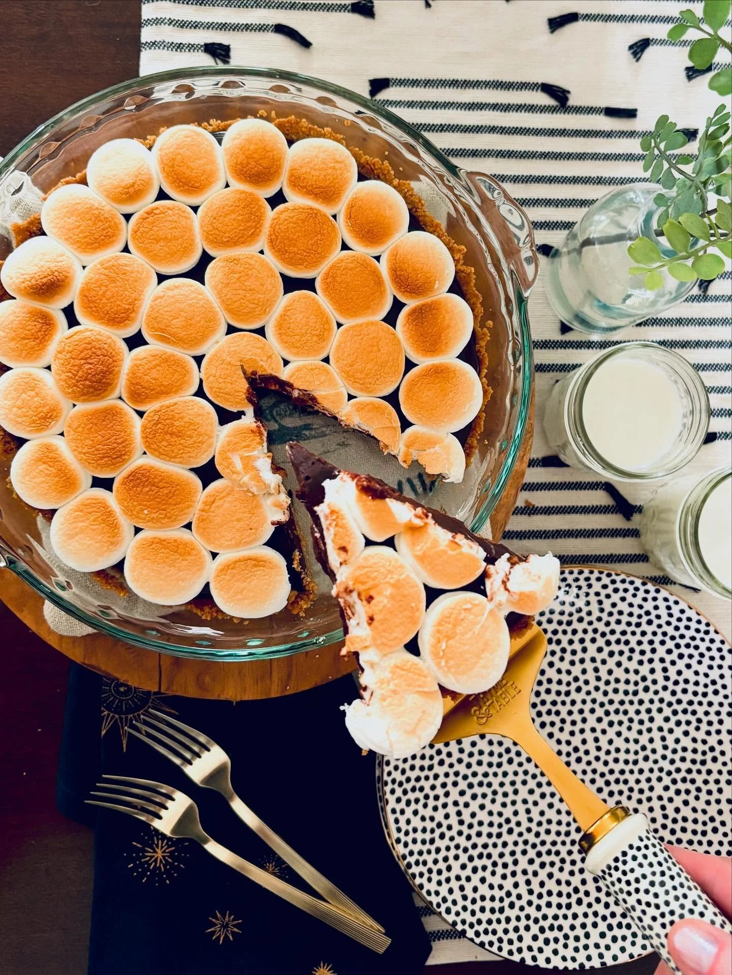 Happy National S&rsquo;mores Day!! But let&rsquo;s be honest, I celebrate s&rsquo;mores weekly! Martie here! 👋🏻 Growing up, s&rsquo;mores were my ultimate treat and they still are! This week I&rsquo;ve been taking it overboard and going beyond the 