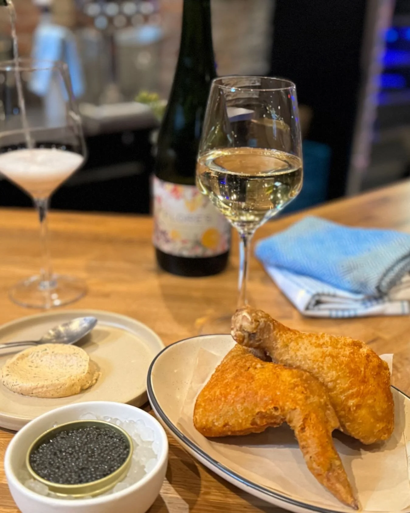 Play for free all day NYE 🎯 open 4~12am + dip into our wine bar @sunkencork &lsquo;For The Birds&rsquo; Snack &amp; Splash ~ 2pc fried chicken and bubbly ✨ or go big with a Bucket and a Bottle 🍾  No reservations needed!

#kansascity #nye #kcevents 