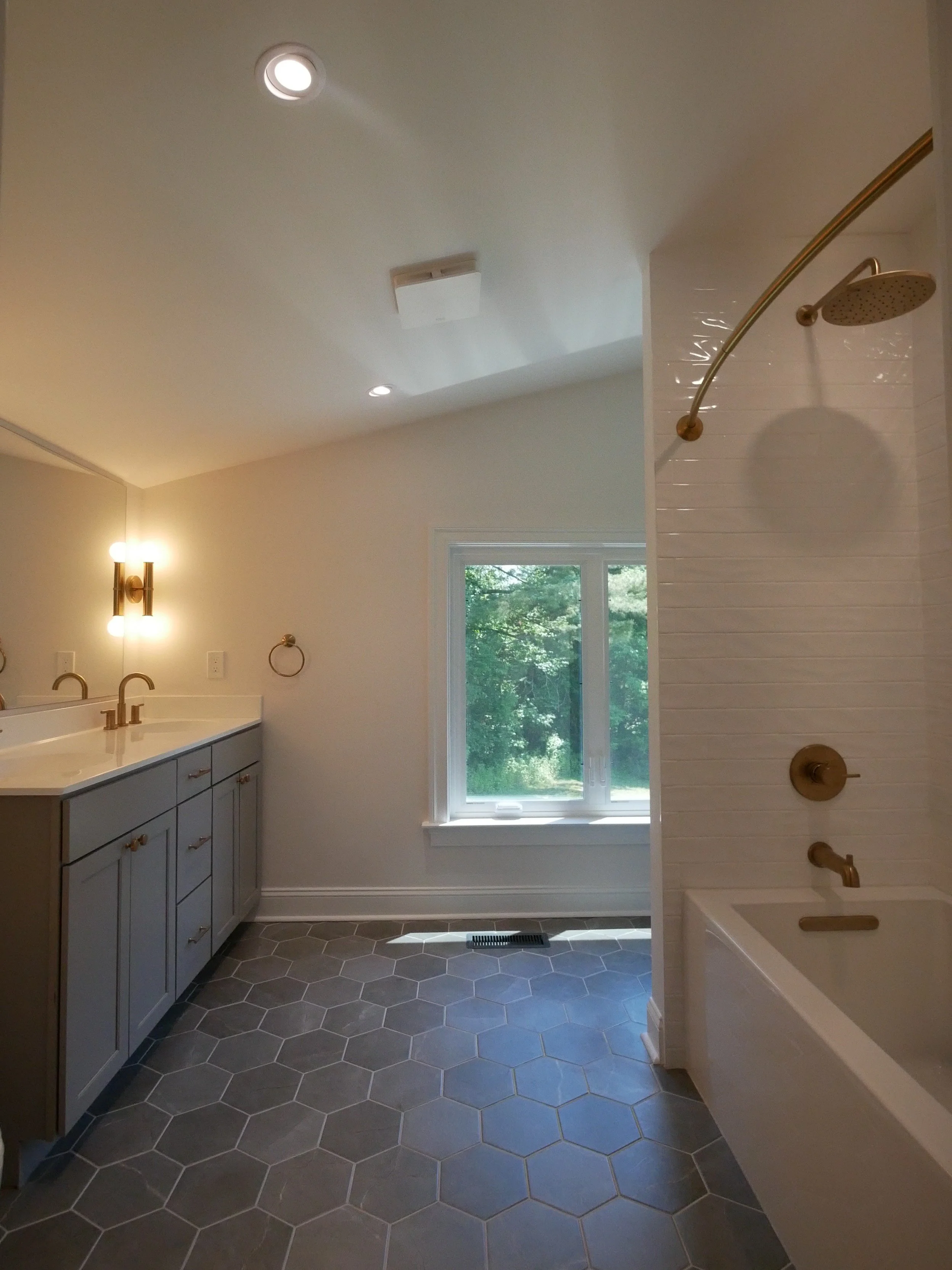 Jack and Jill bath