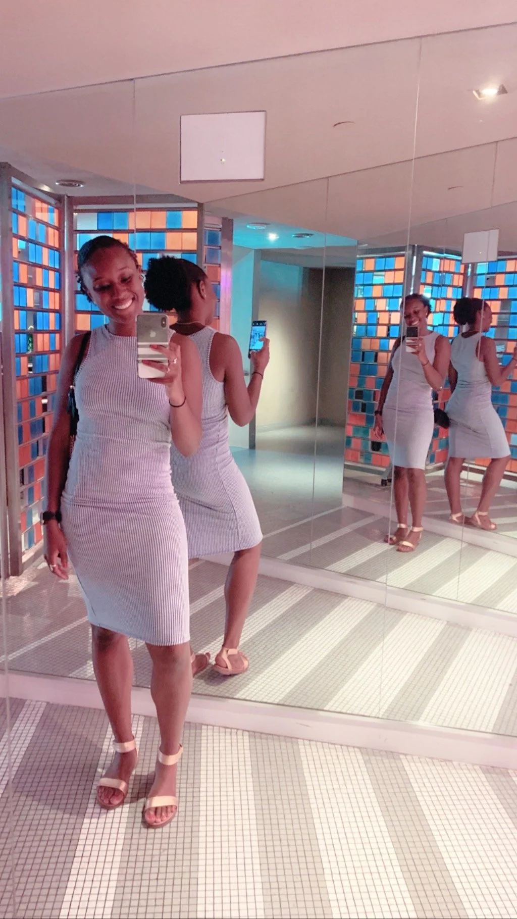 Hanny's Mirrored Restroom
