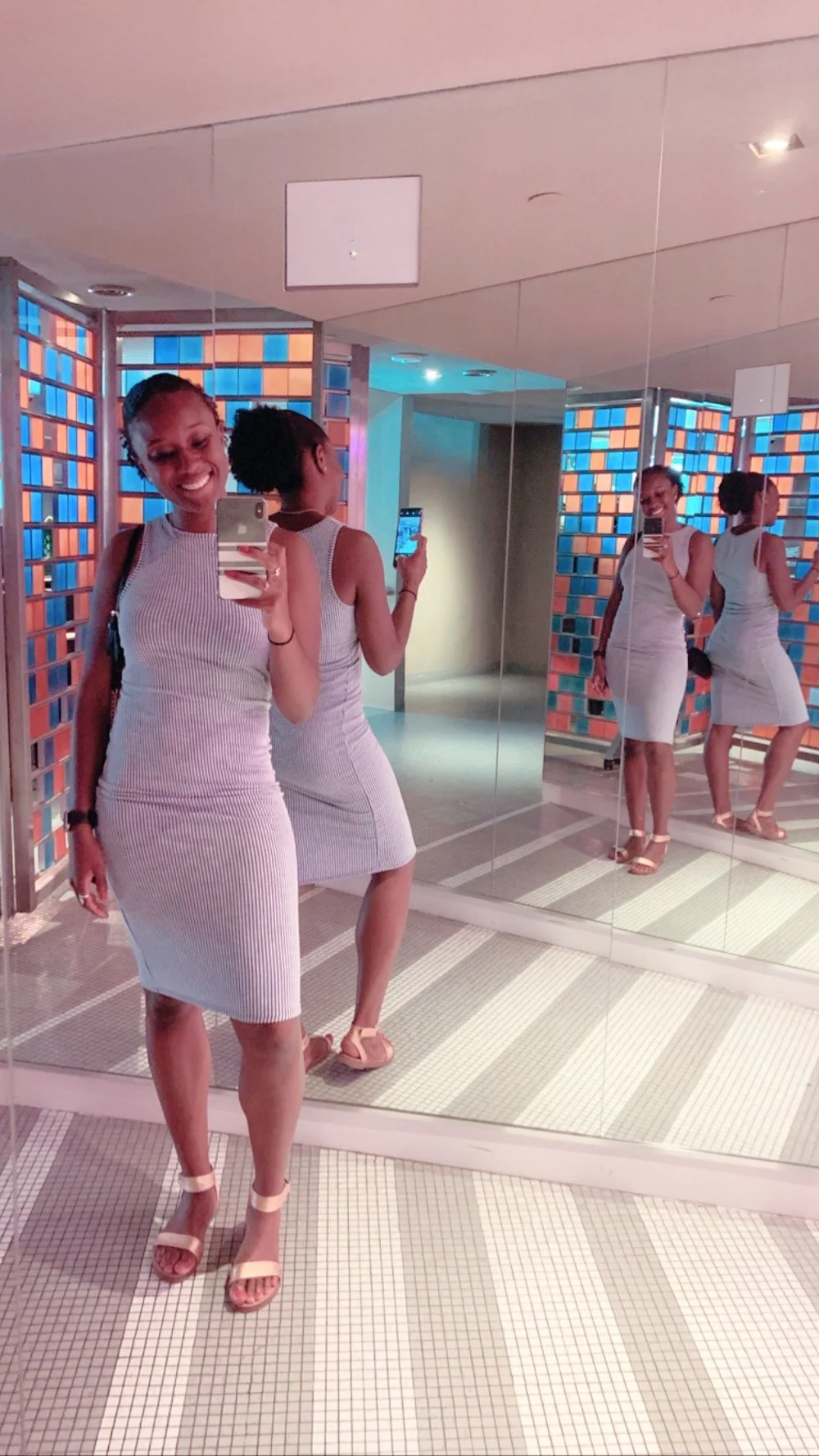 Hanny's Mirrored Restroom