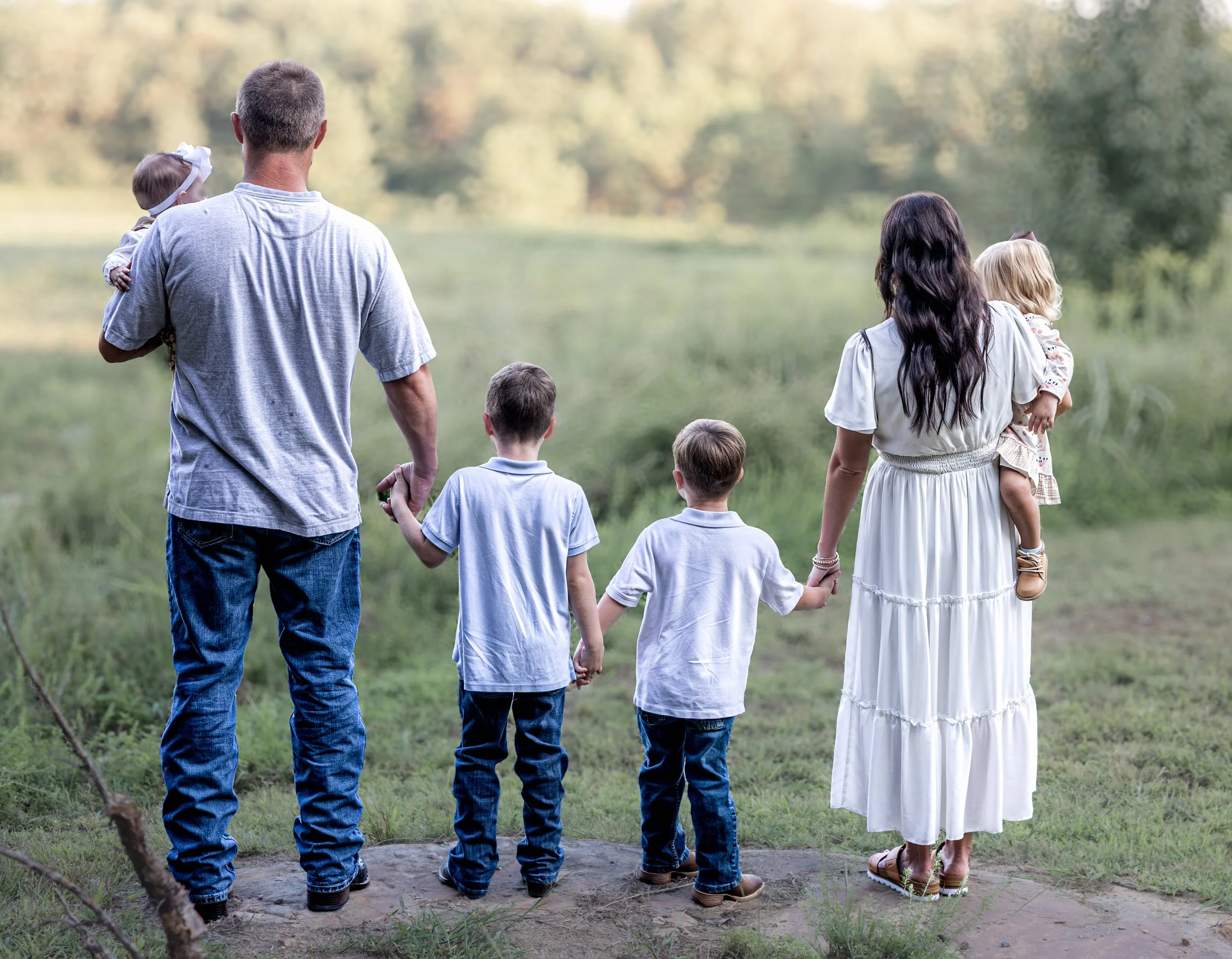 Outdoor Family of Five Portrait Session in DeKalb County, Alabama by Little River Lens Photography. 