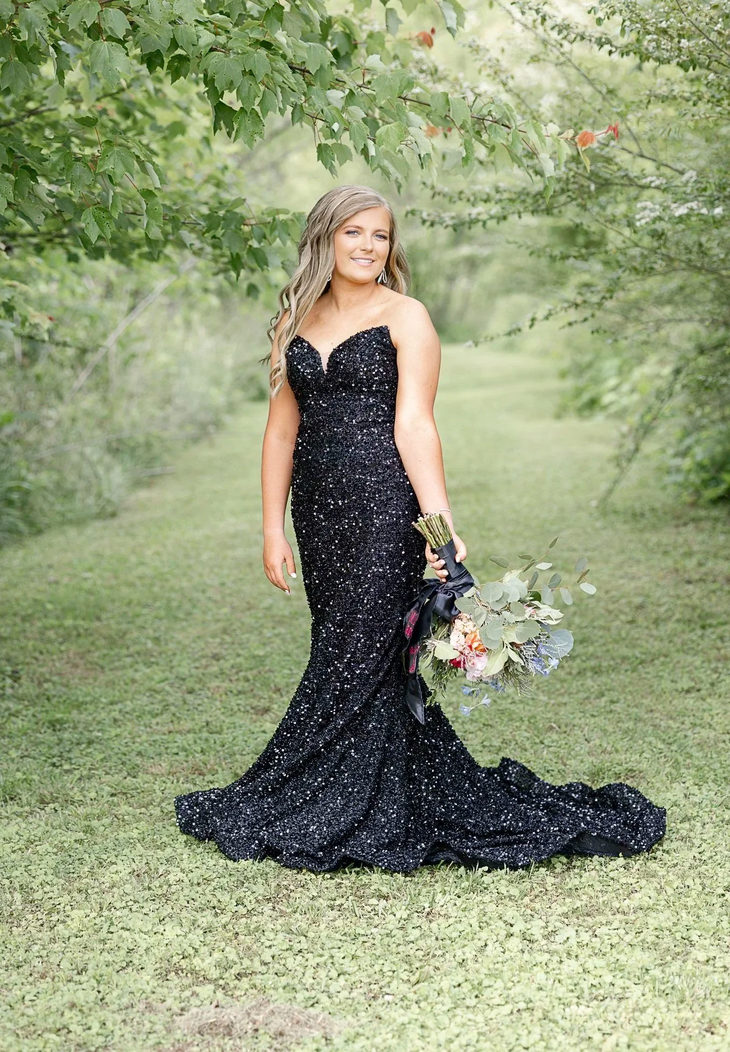 Outdoor natural light portraits. Litlle River Lens LLC. Valley Head AL