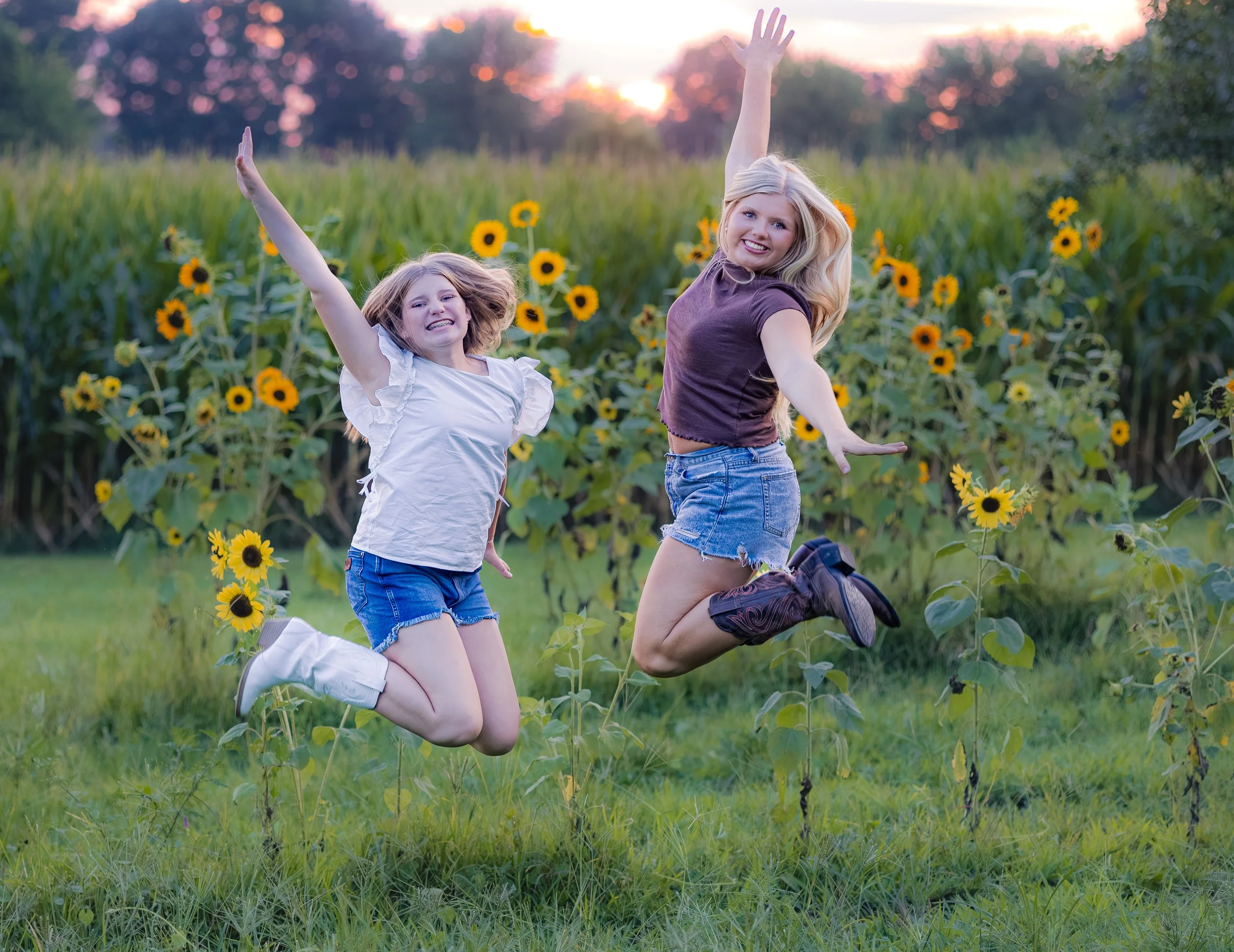 Sunflower mini sessions in DeKalb County, Alabama by Little River Lens Photography. 