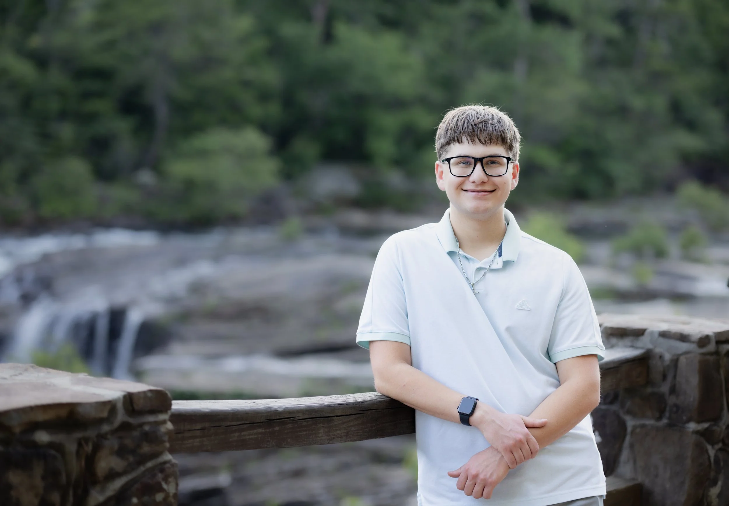 Senior portraits at Little River Canyon, Alabama by Little River Lens Photography. 