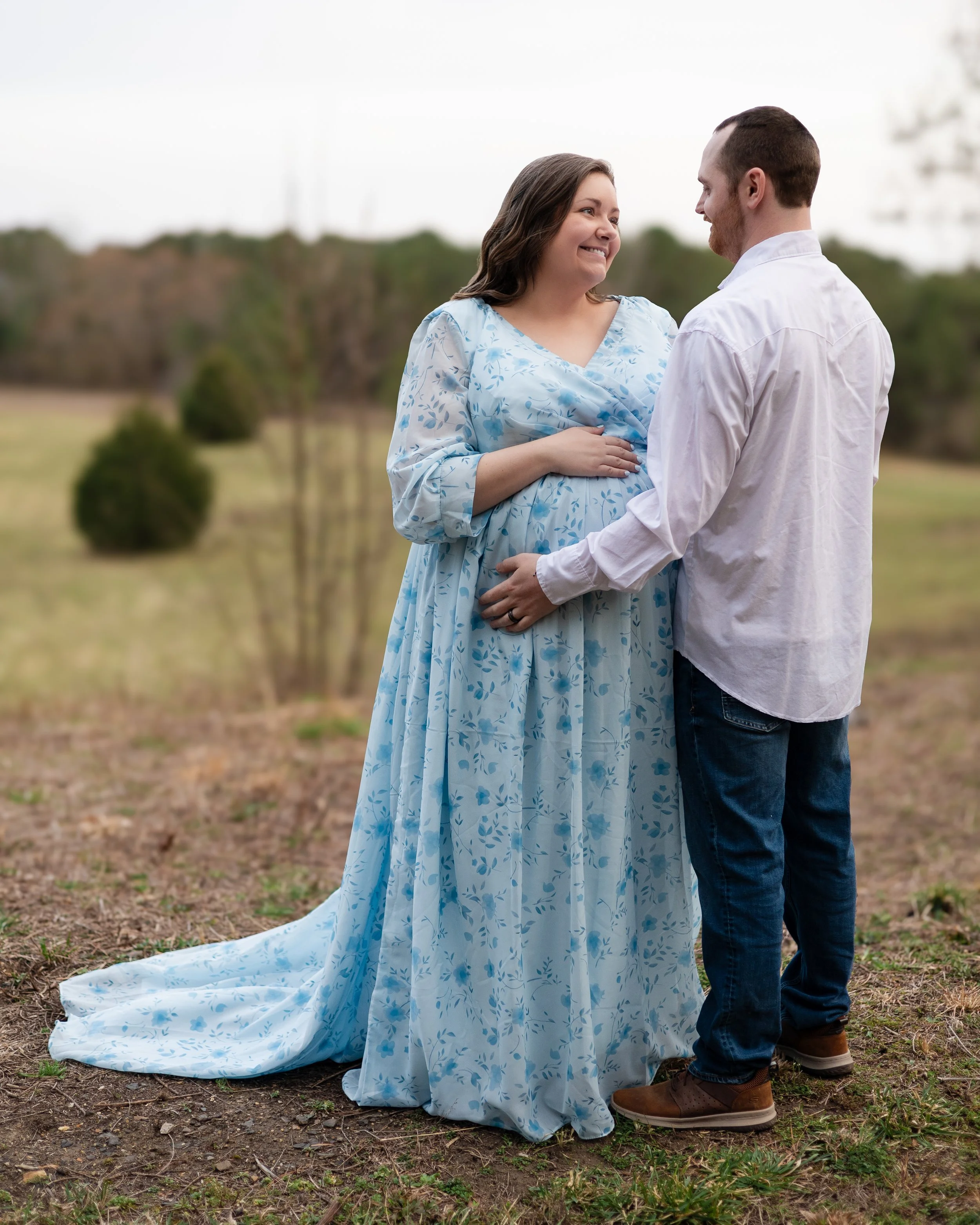 Maternity portraits outdoors in natural light. Fort Payne Alabama