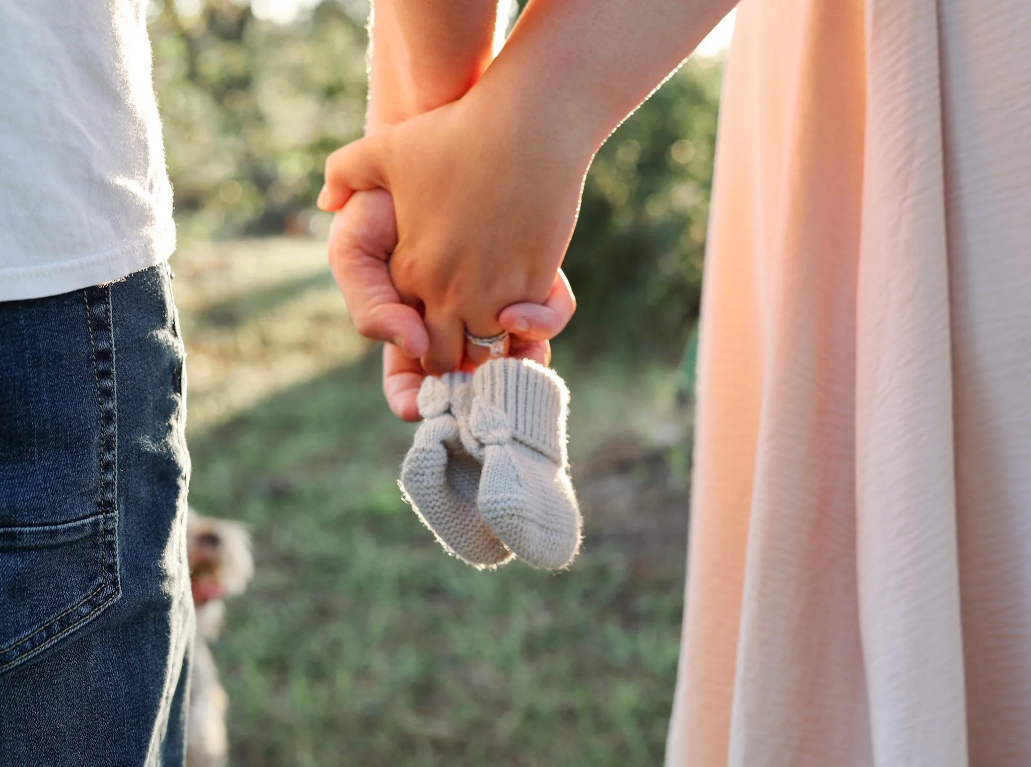 Pregnancy announcement sessions in DeKalb County, Alabama by Little River Lens Photography. 