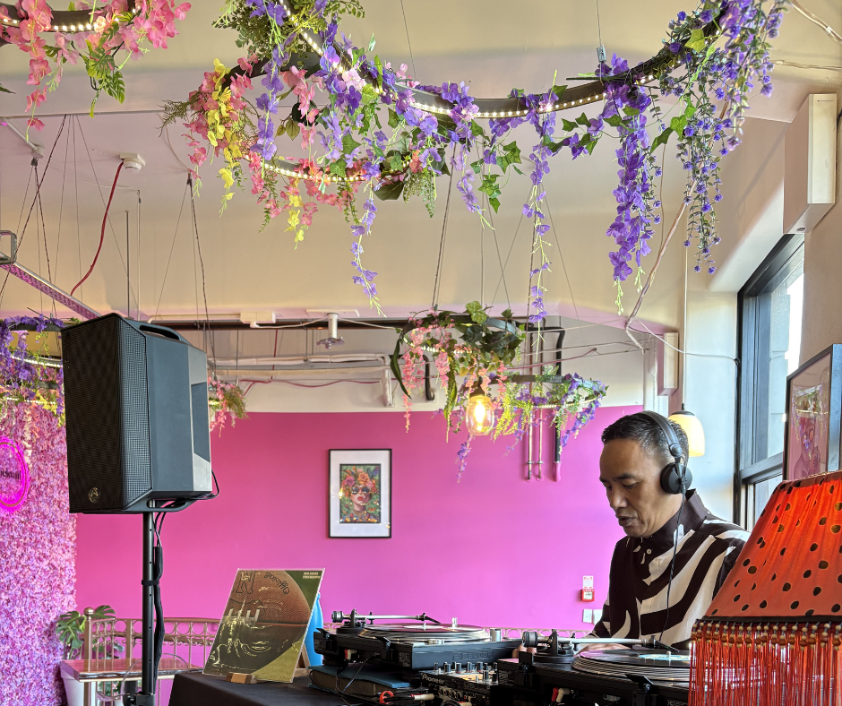 Live music Friday with Dave Lee Mixers